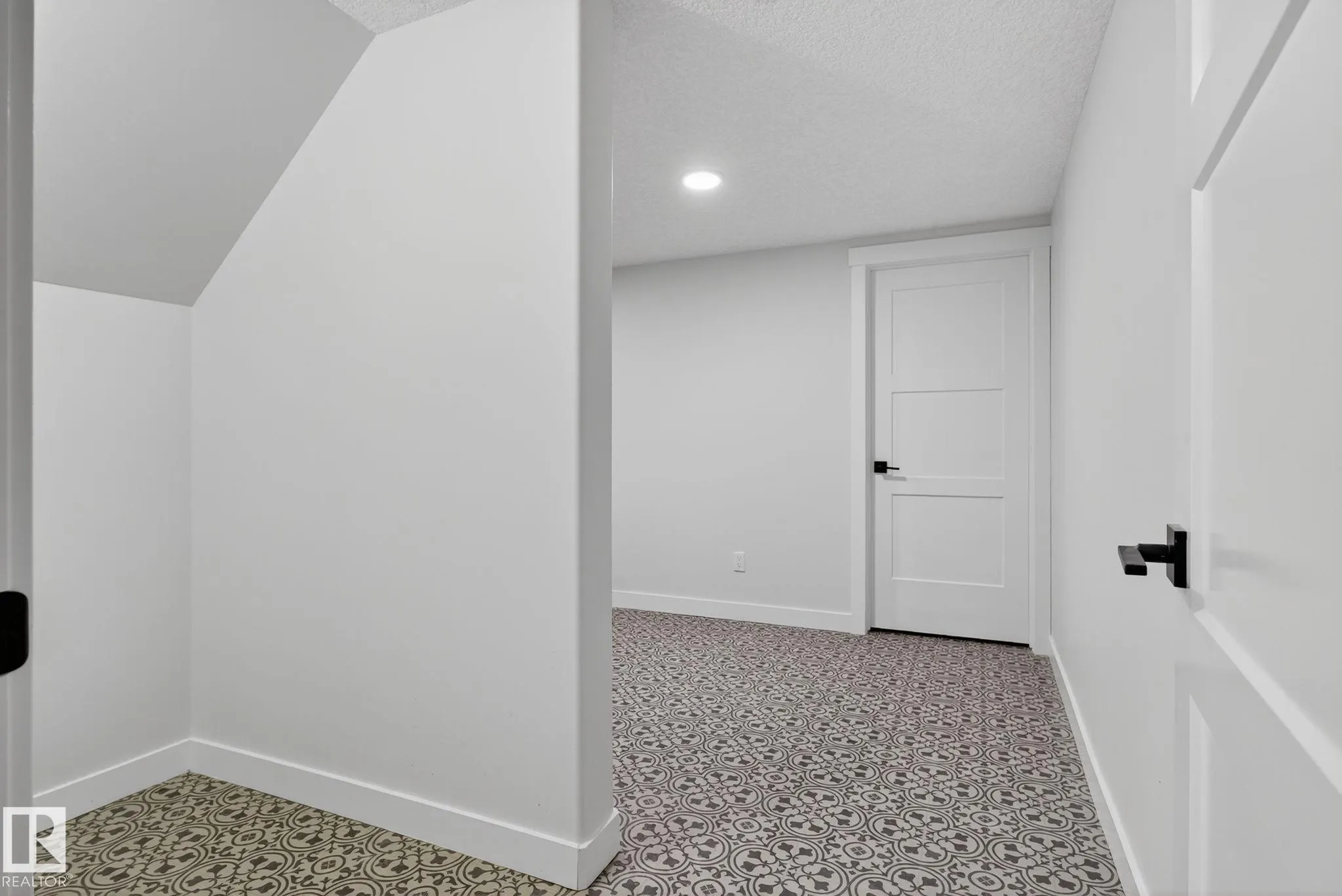 2027 JUNIPER Lane