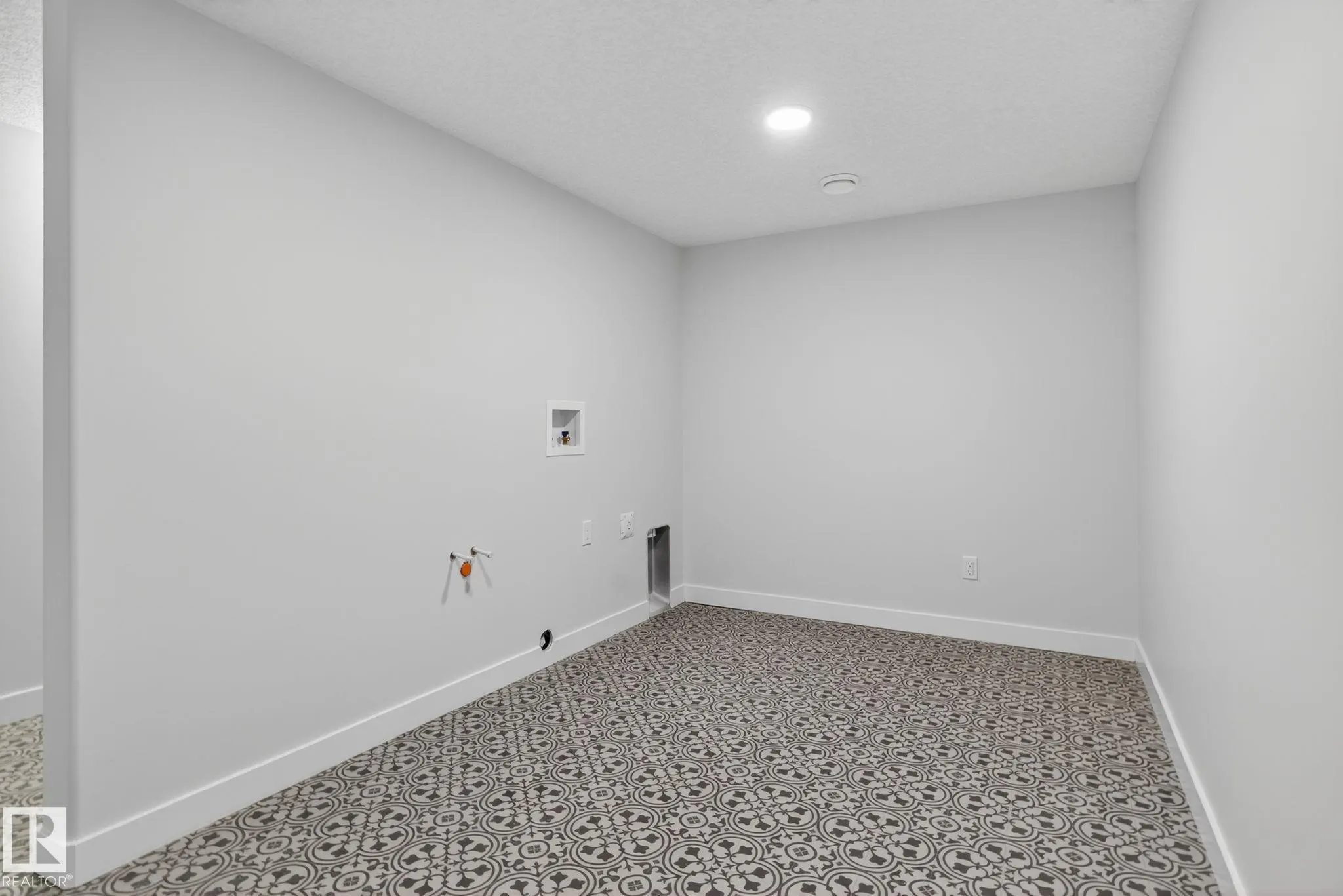 2027 JUNIPER Lane