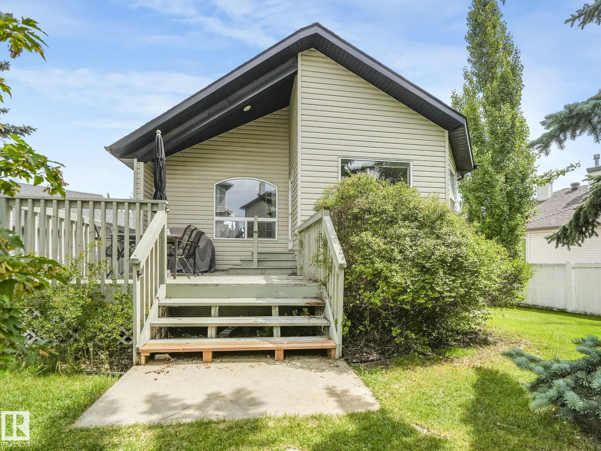 1032 ORMSBY Crescent