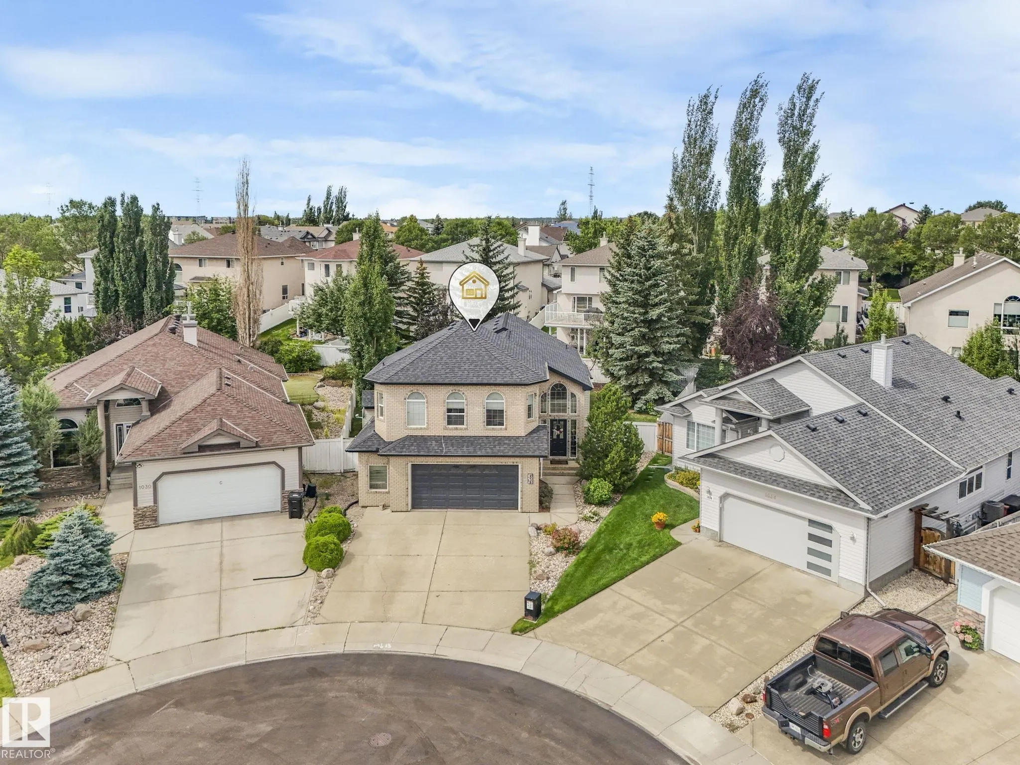 1032 ORMSBY Crescent