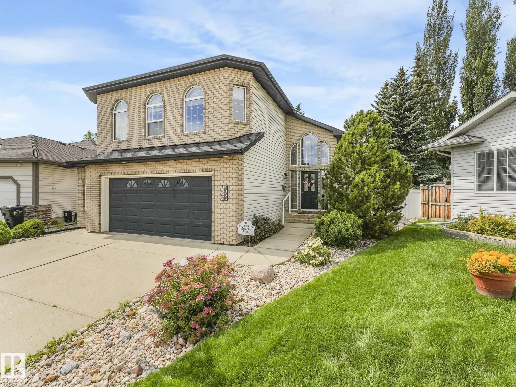 1032 ORMSBY Crescent