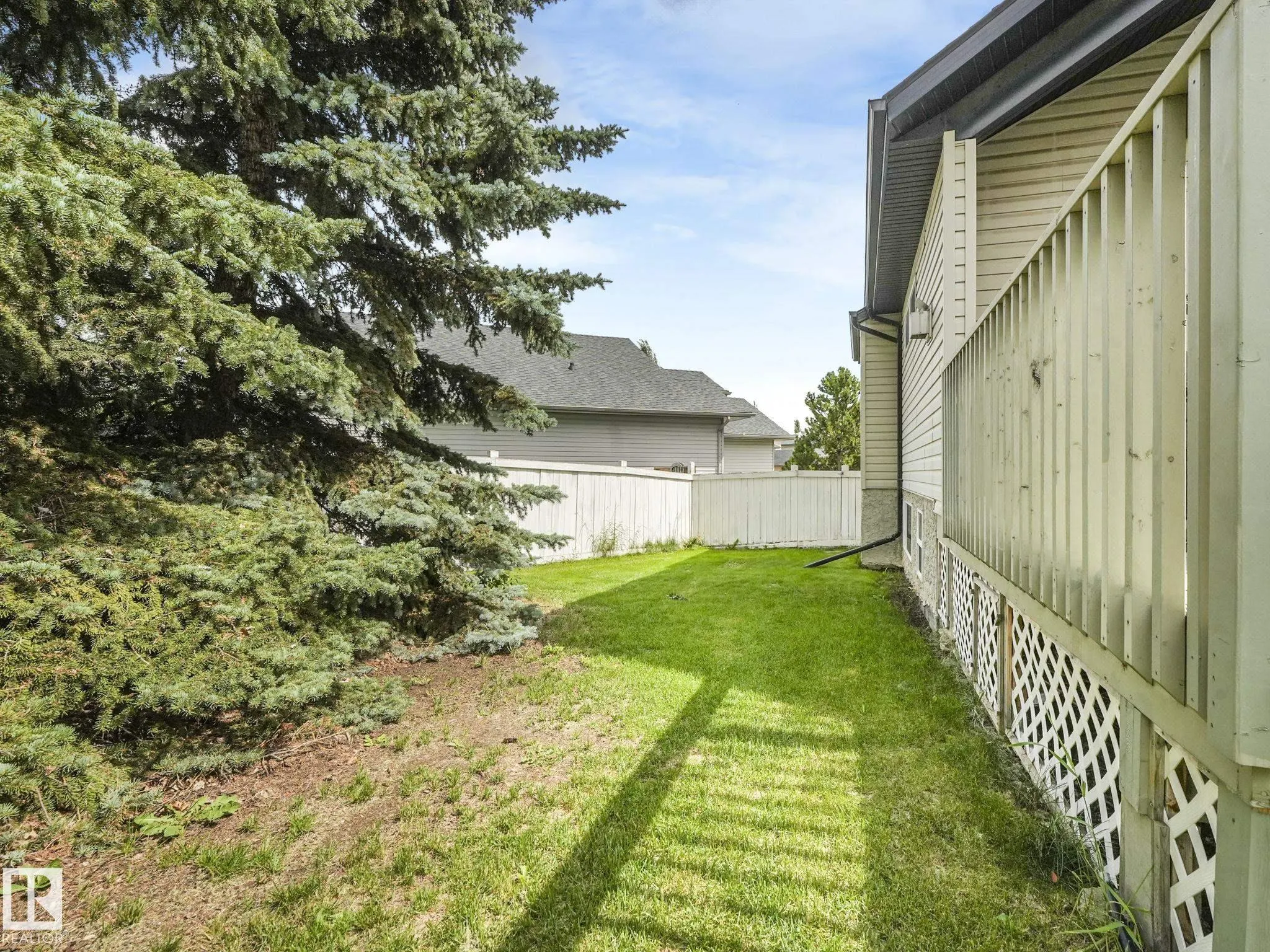 1032 ORMSBY Crescent