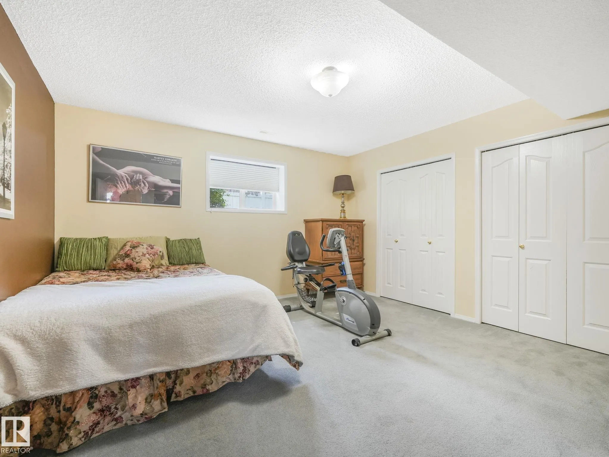 1032 ORMSBY Crescent