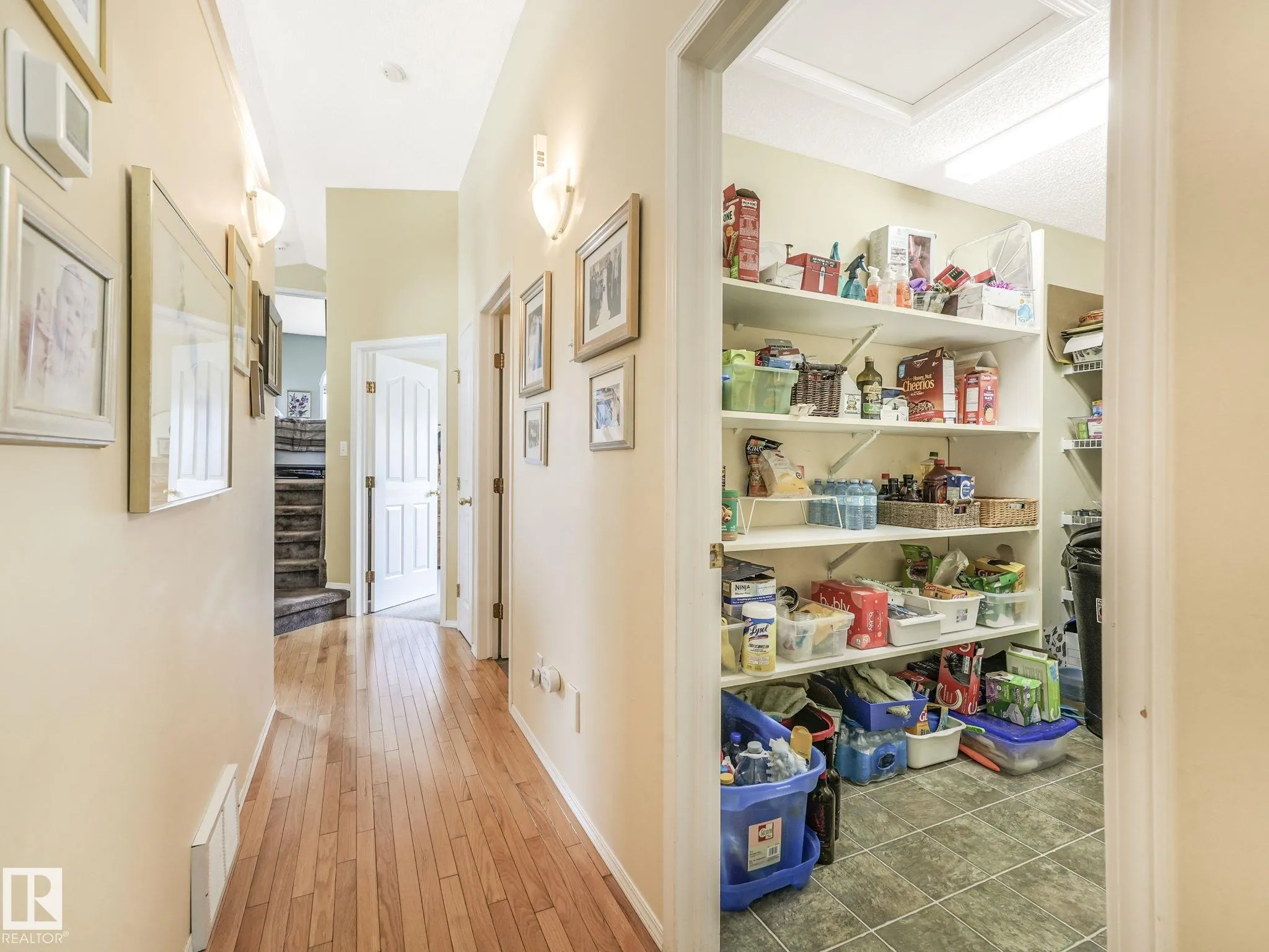 1032 ORMSBY Crescent
