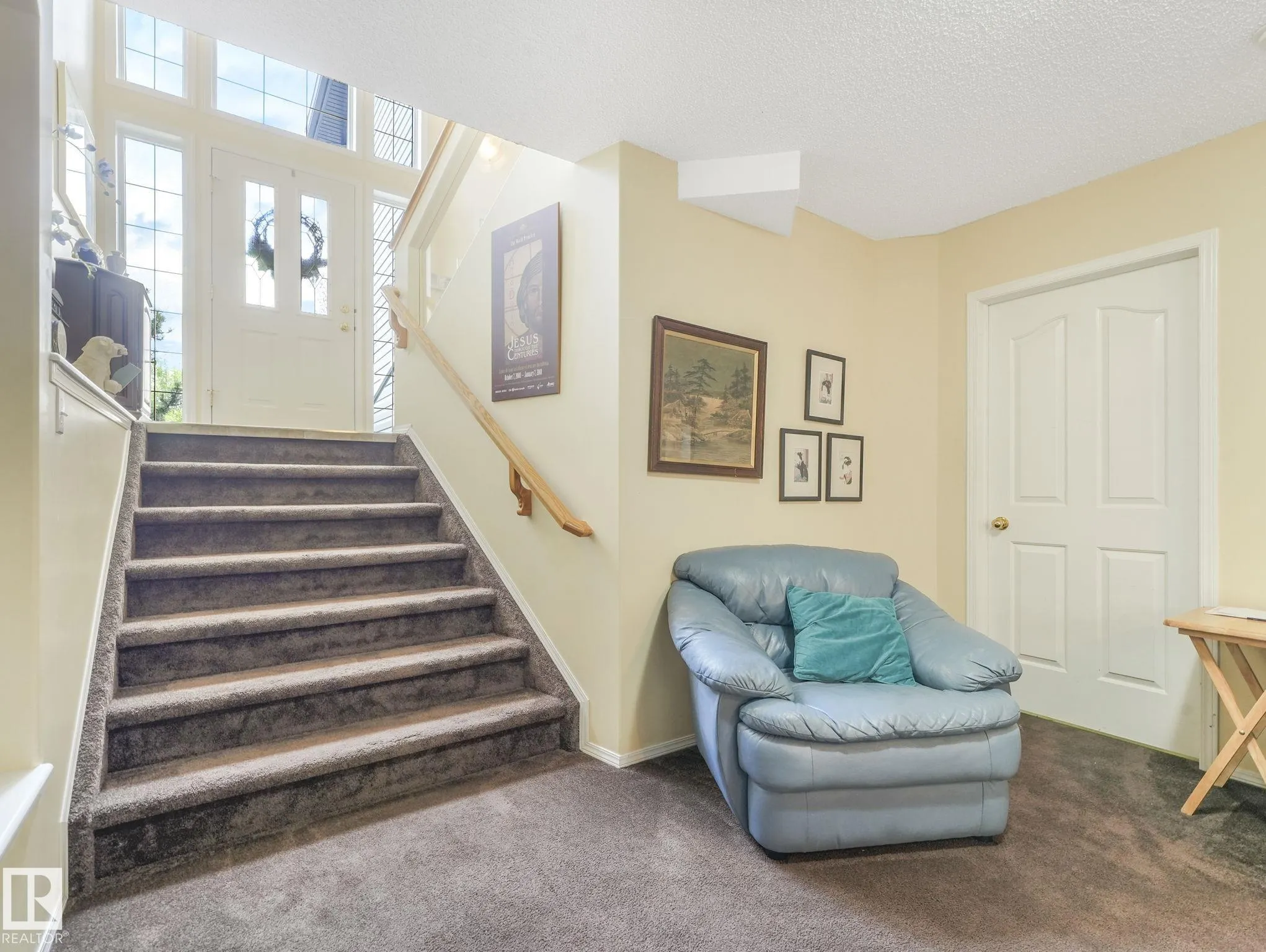 1032 ORMSBY Crescent