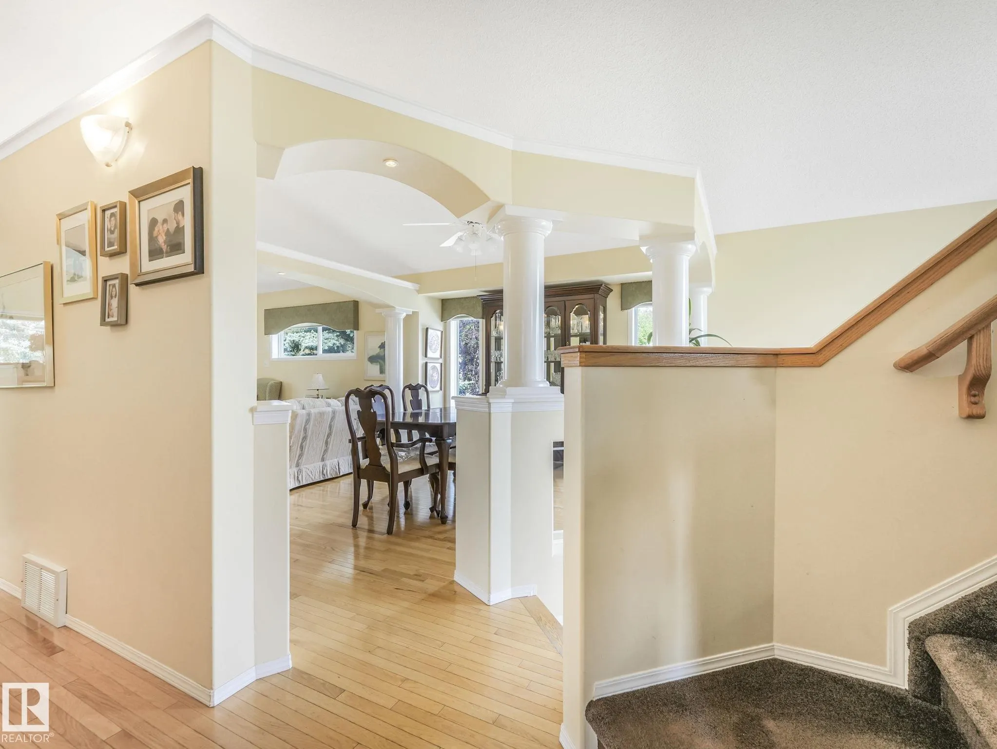 1032 ORMSBY Crescent