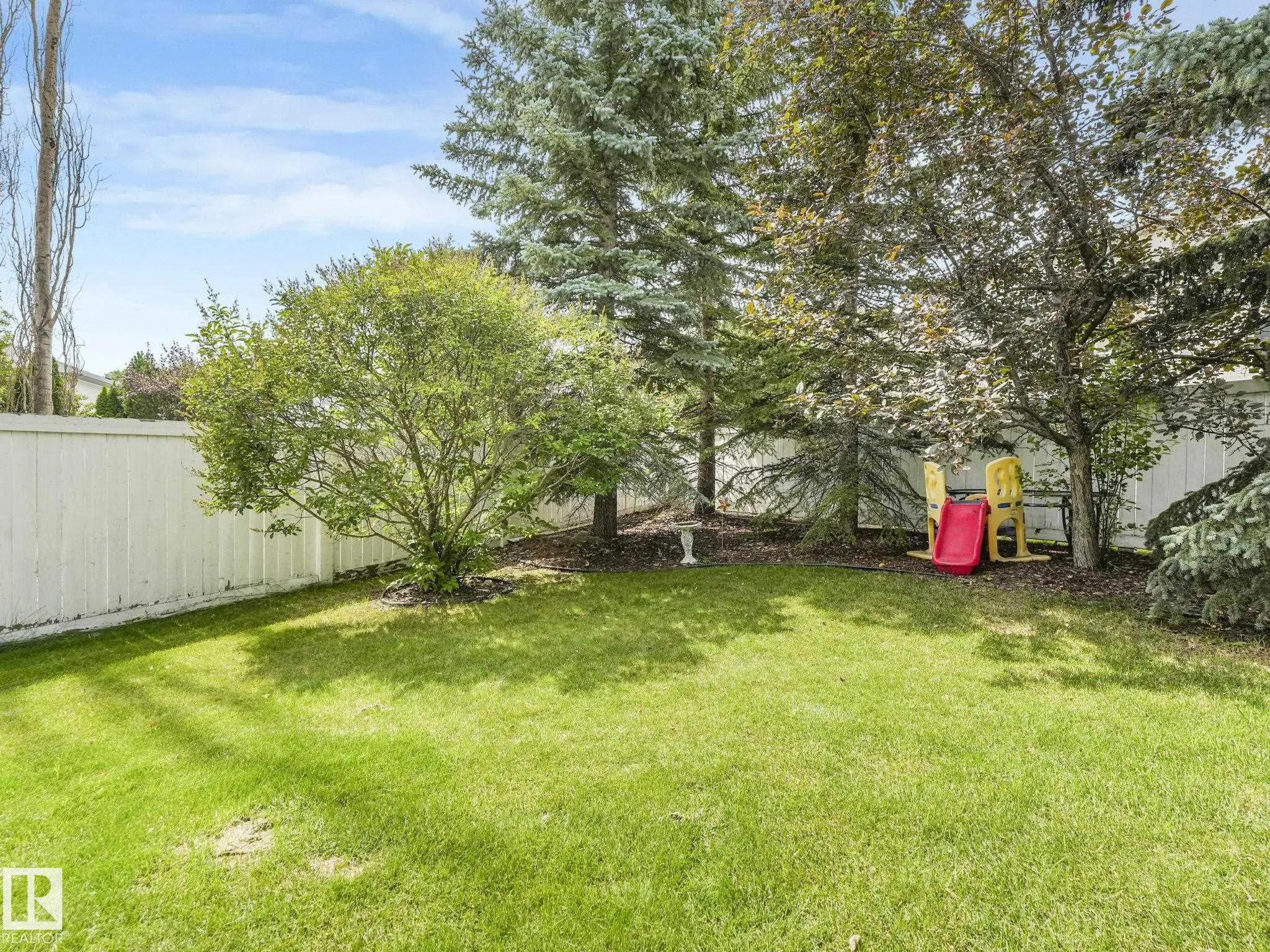 1032 ORMSBY Crescent