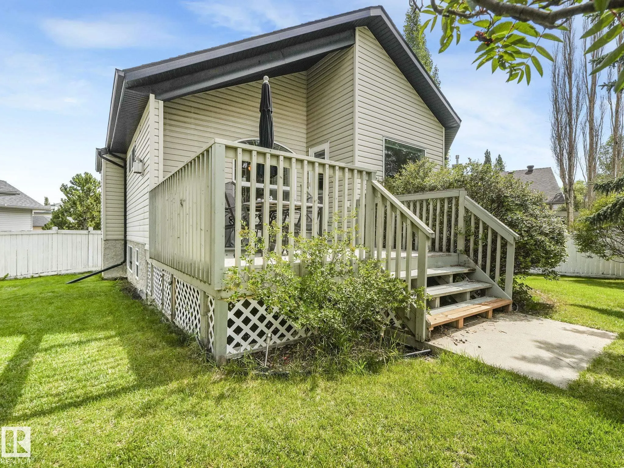 1032 ORMSBY Crescent