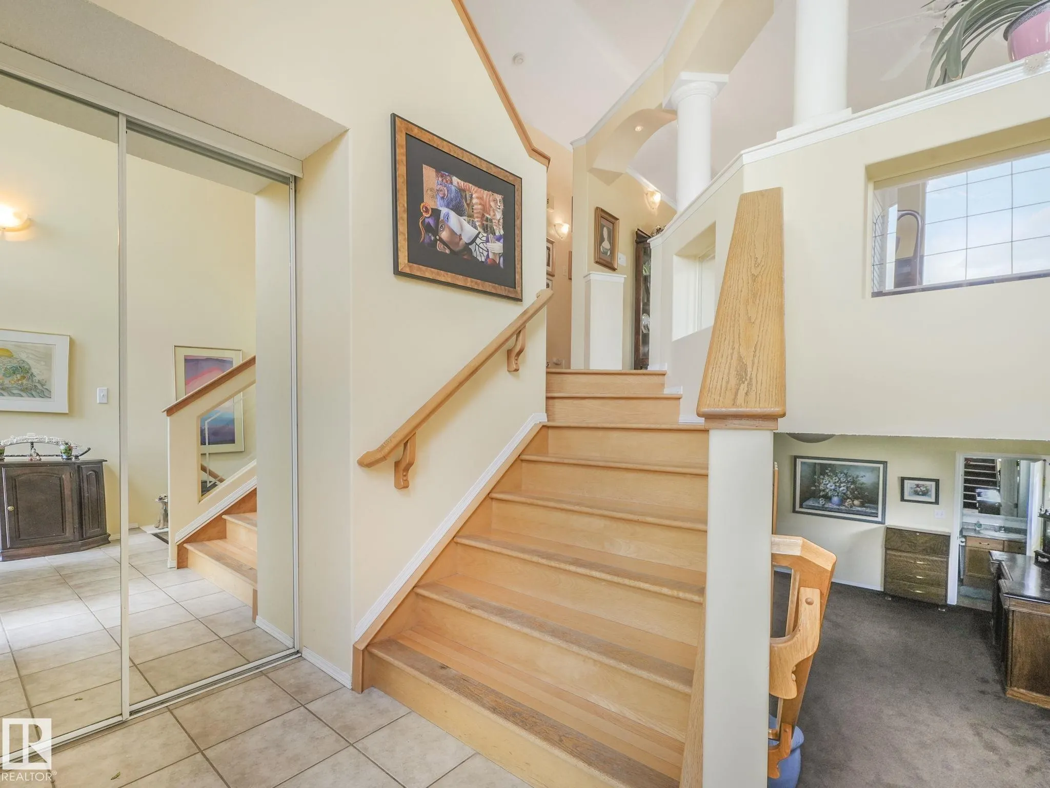 1032 ORMSBY Crescent