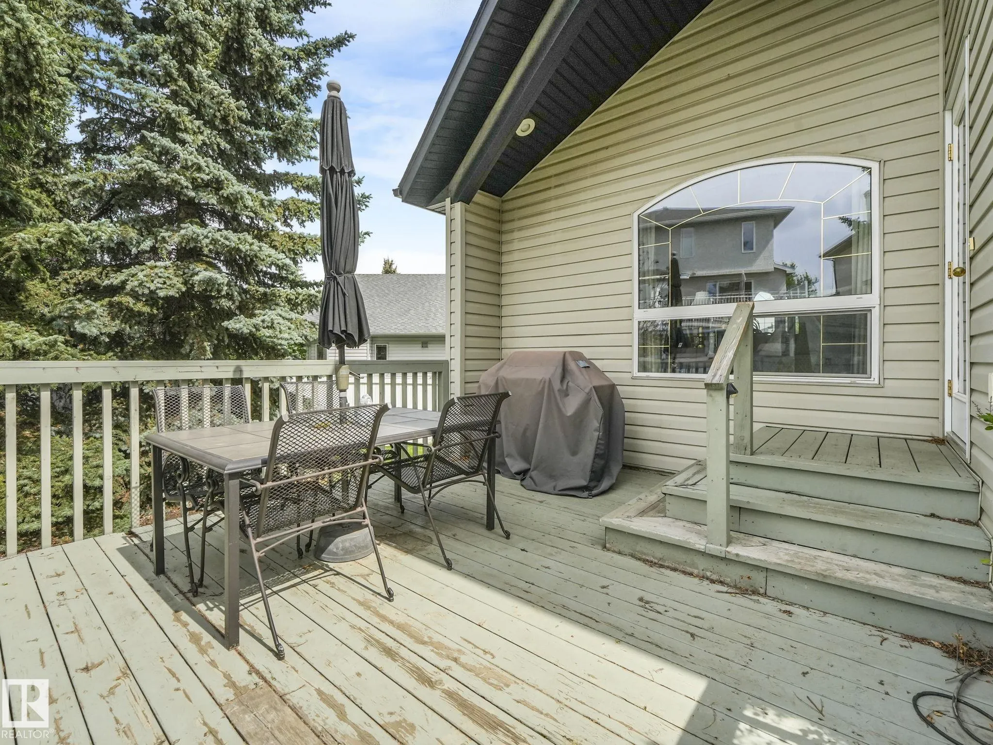 1032 ORMSBY Crescent