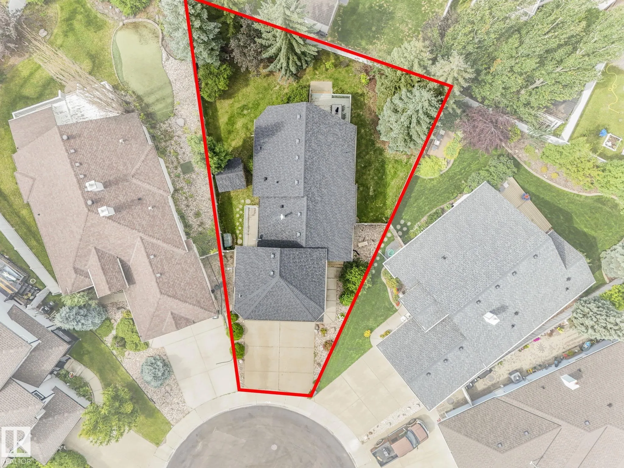 1032 ORMSBY Crescent