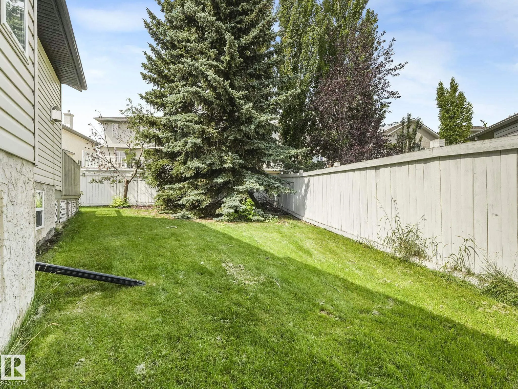 1032 ORMSBY Crescent