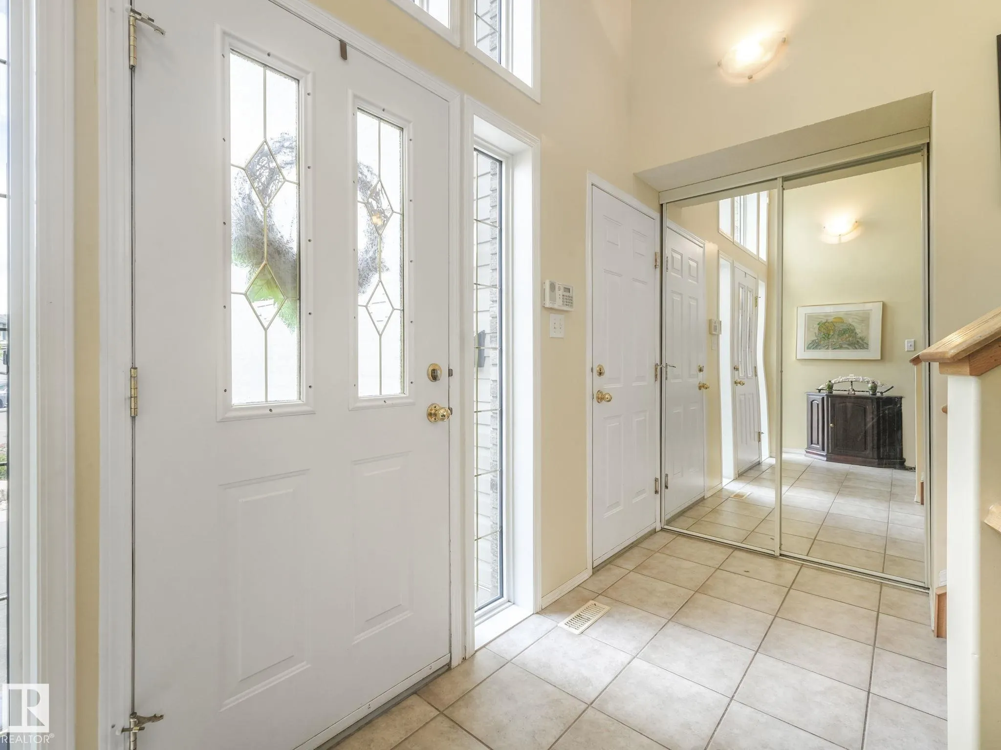 1032 ORMSBY Crescent