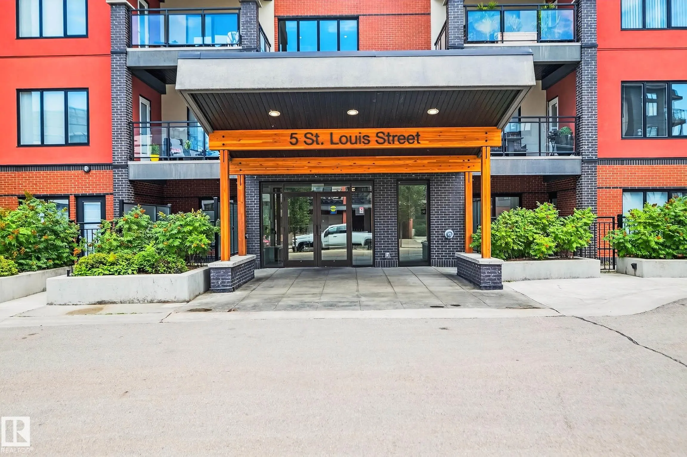 5 ST LOUIS Street