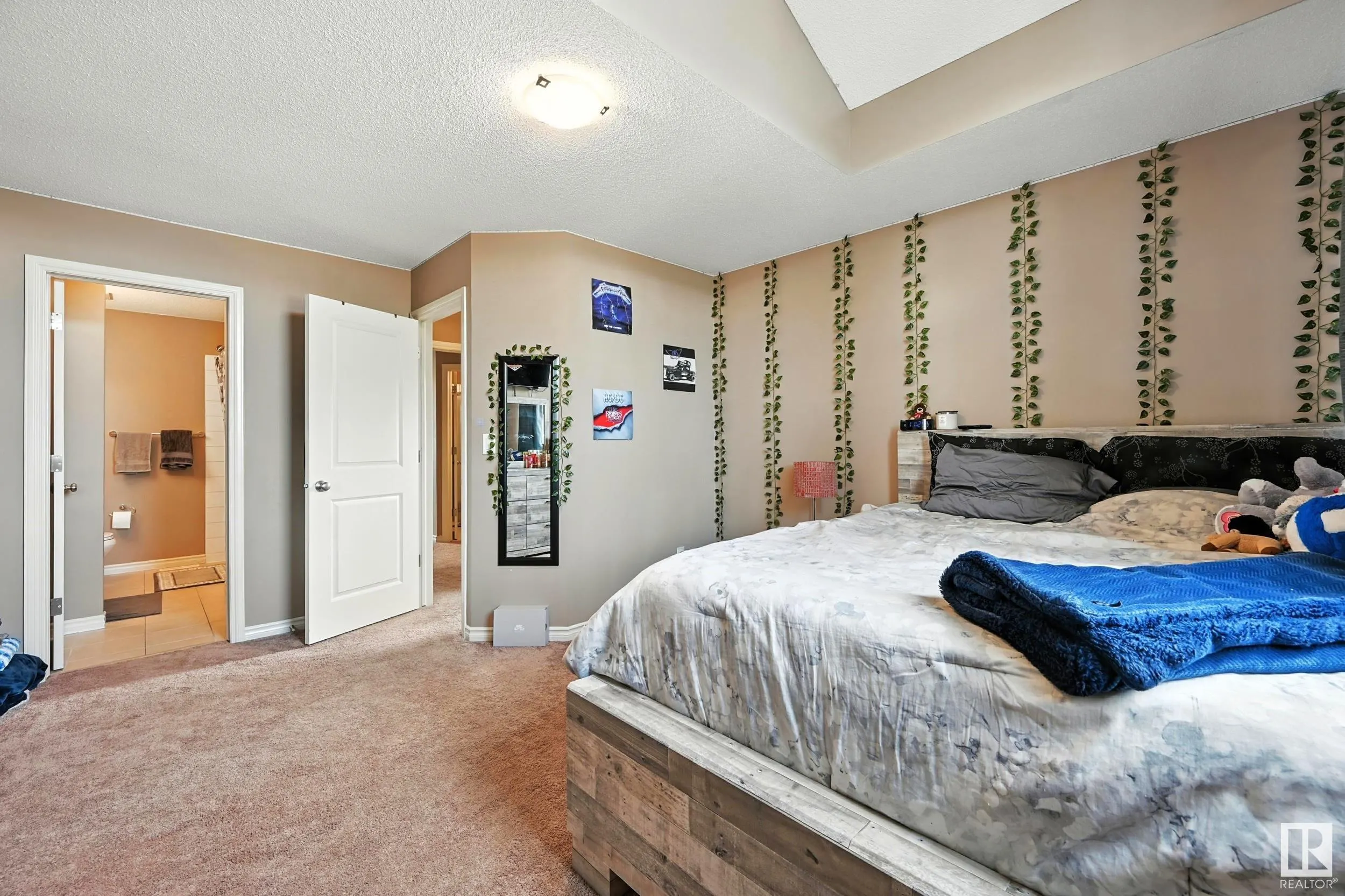 9511 102 Avenue