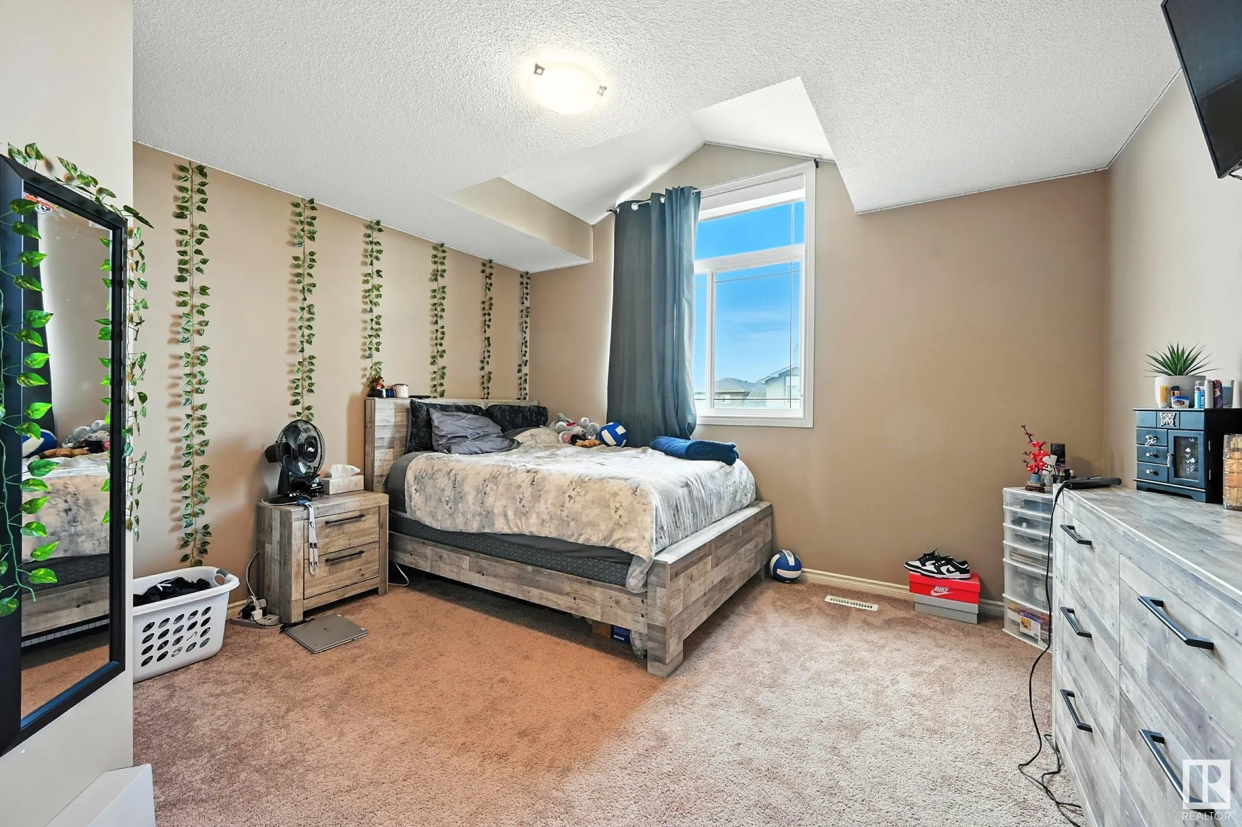 9511 102 Avenue
