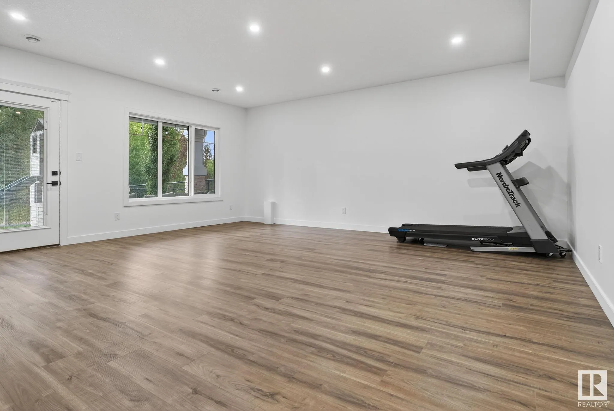1750 TANAGER Close