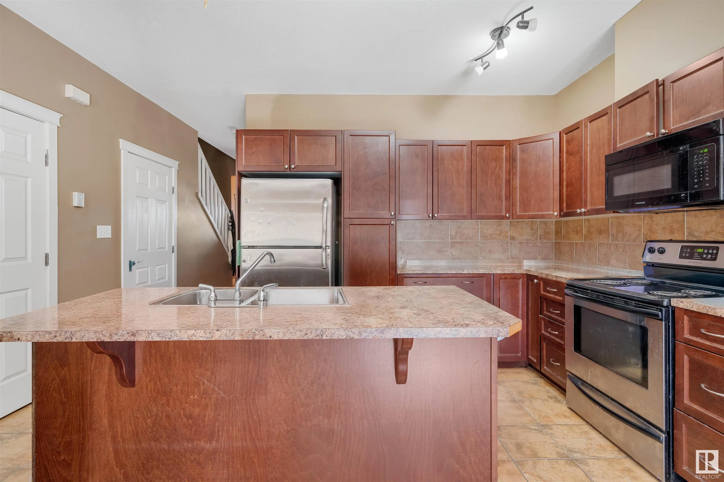 109 SANDSTONE Estates