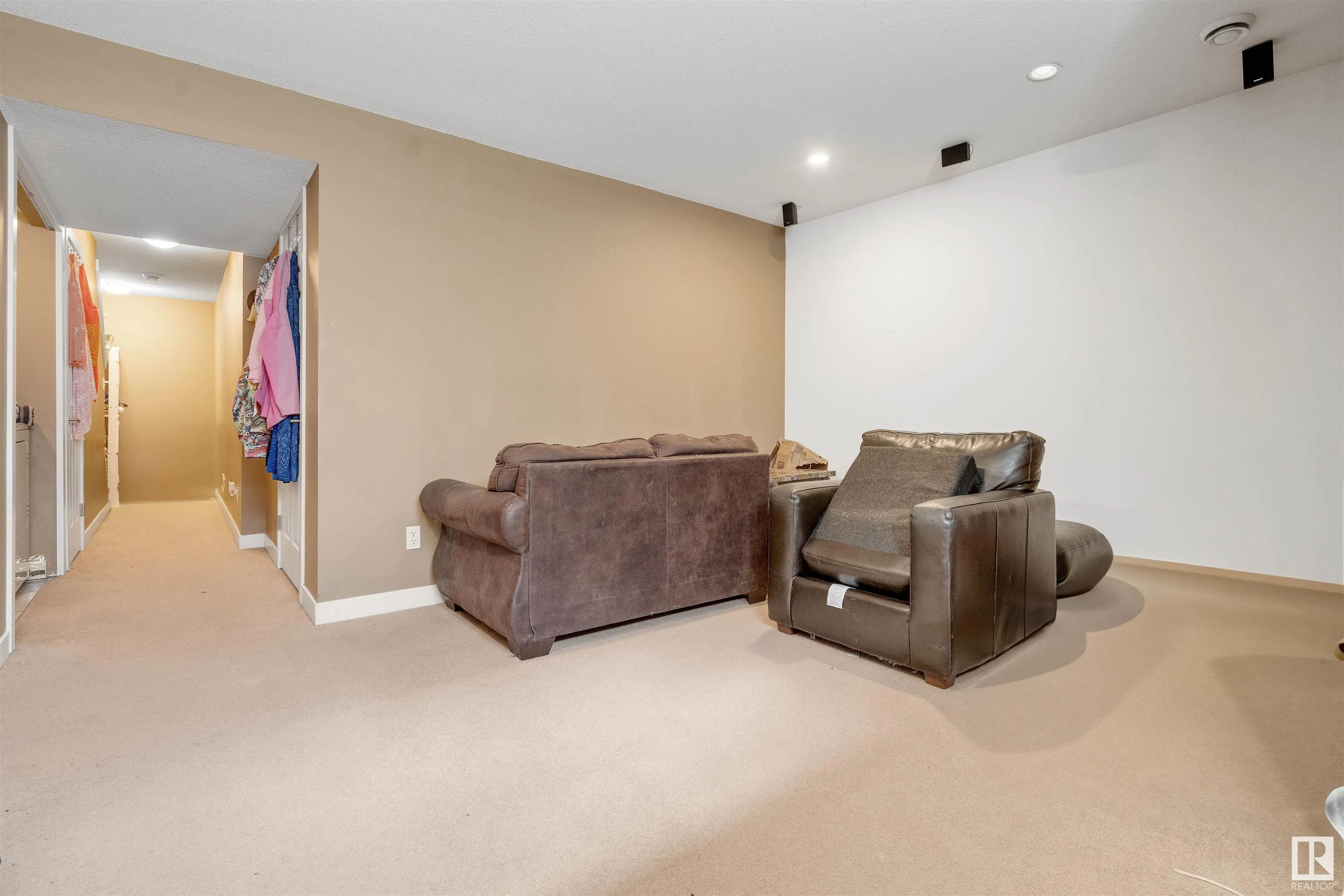 109 SANDSTONE Estates