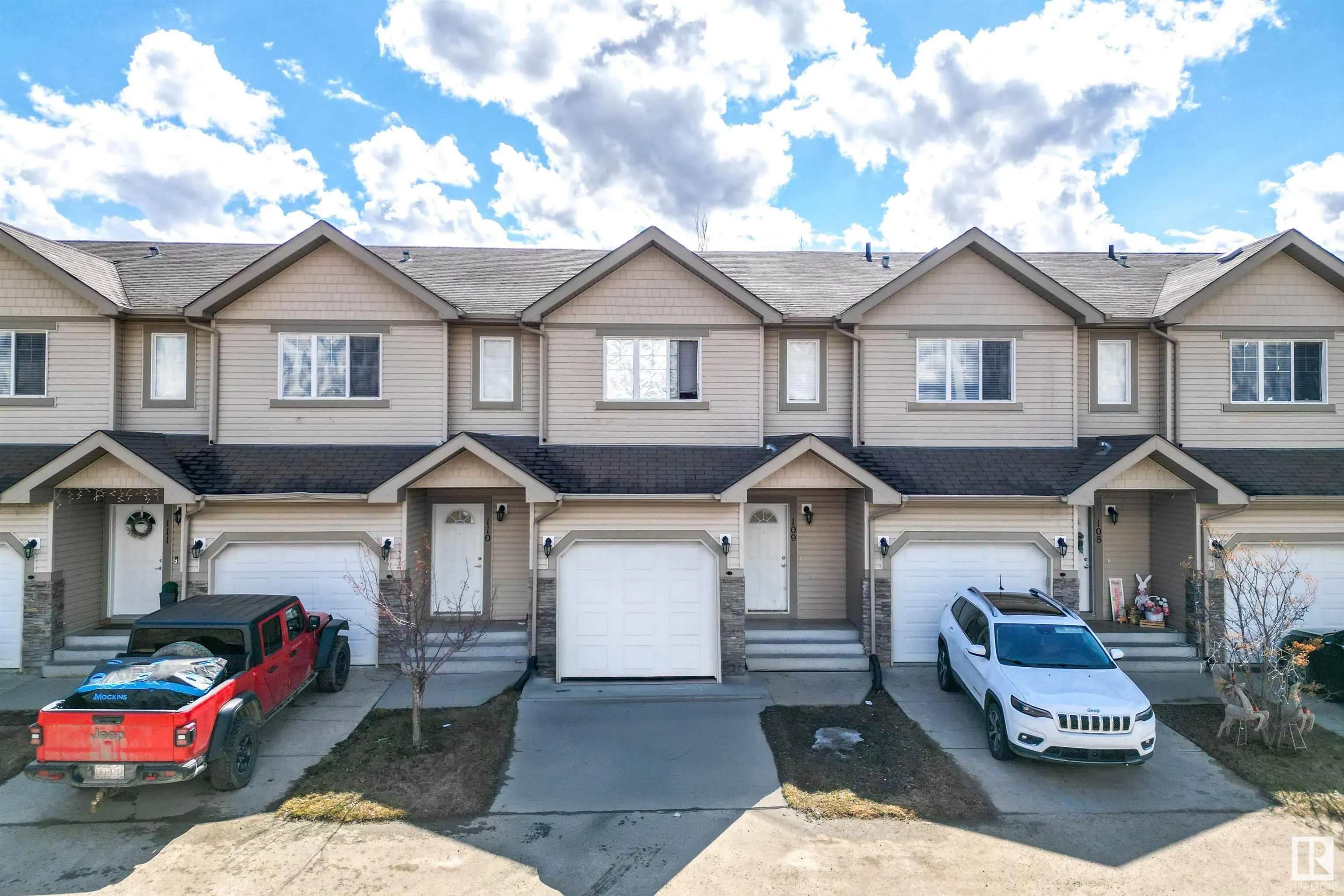 109 SANDSTONE Estates
