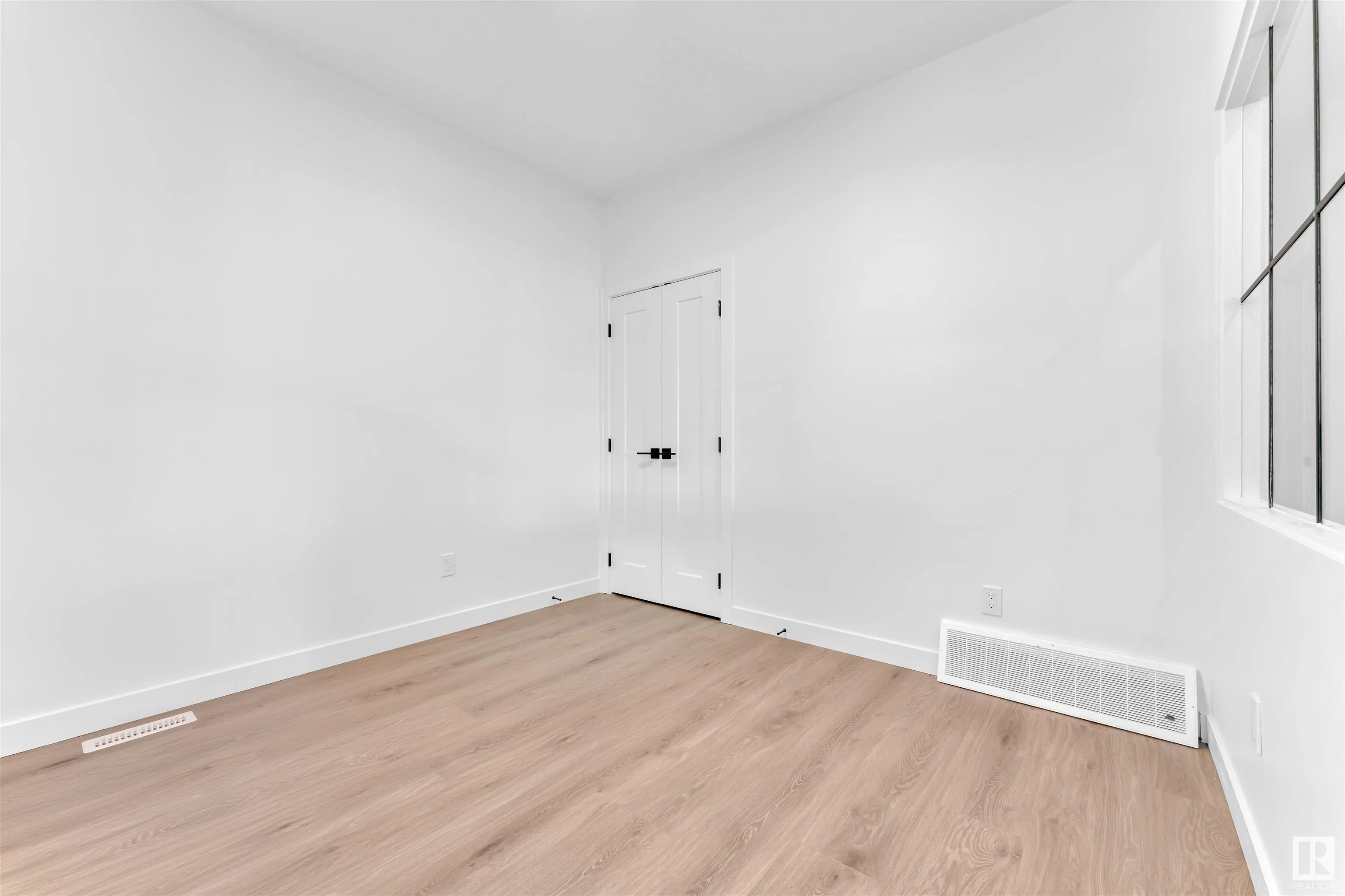 97 ELDRIDGE Point(e)