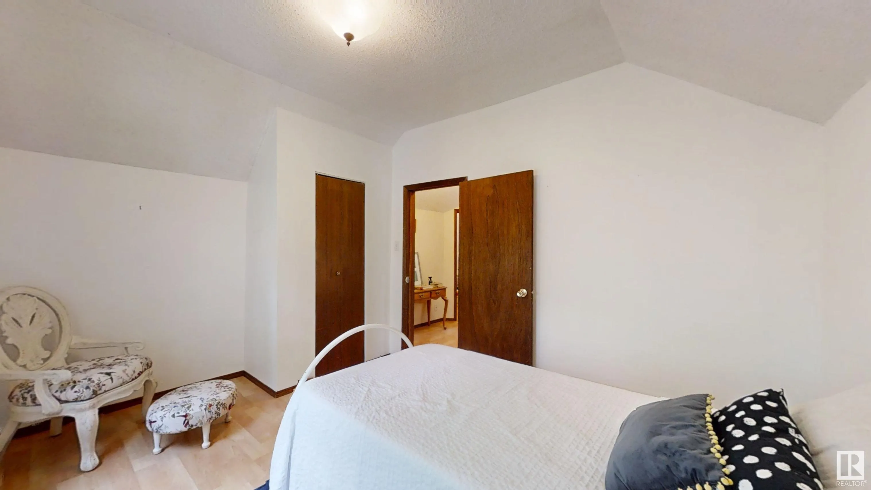9837 85 Avenue