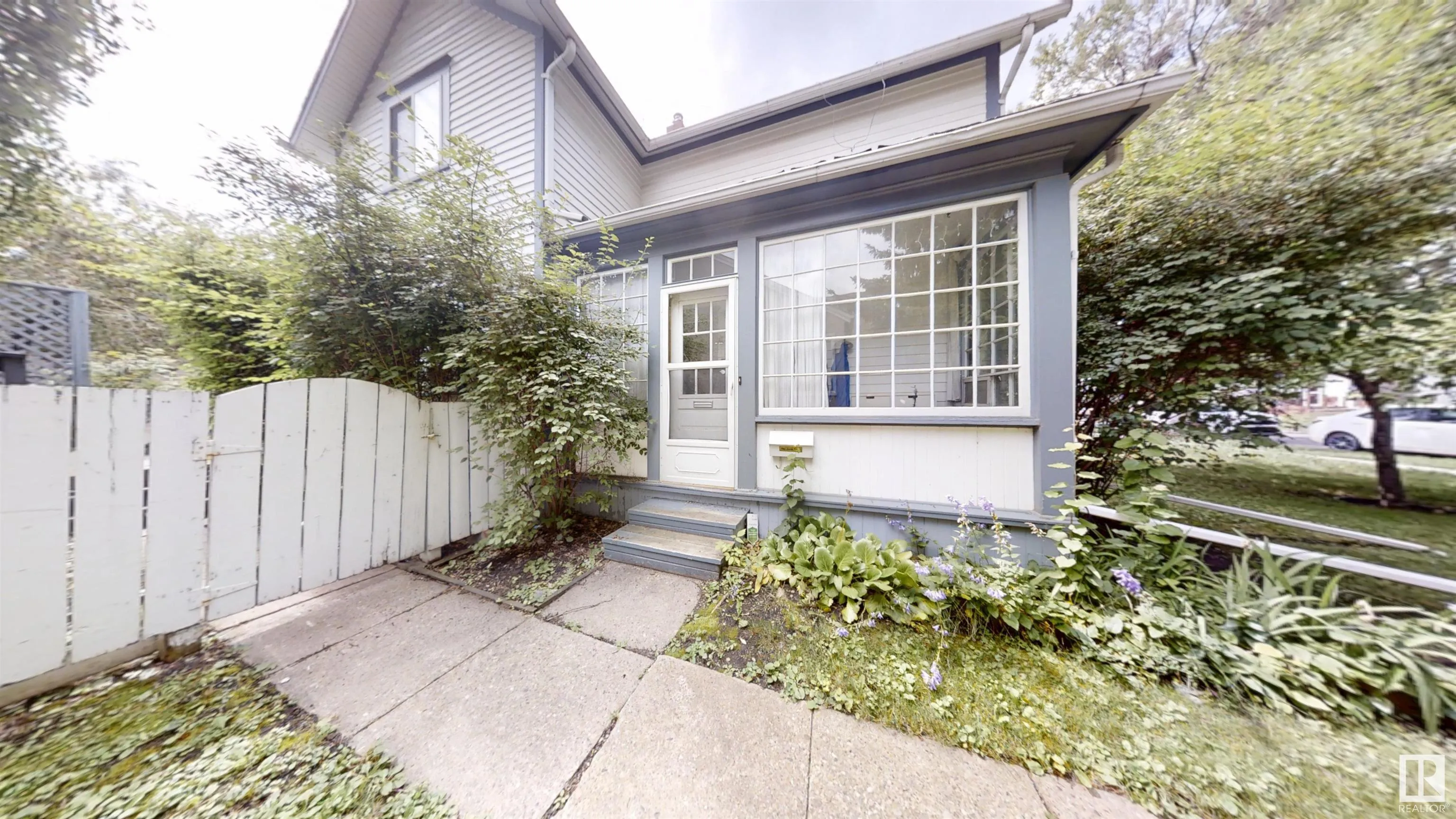 9837 85 Avenue
