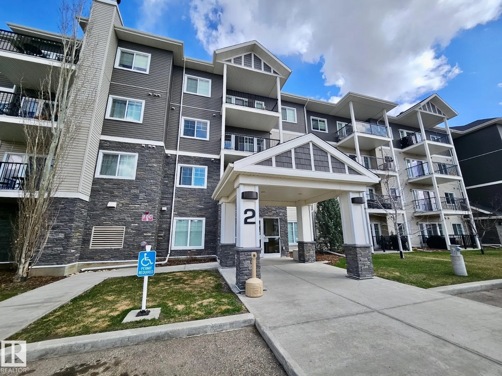 2 AUGUSTINE Crescent