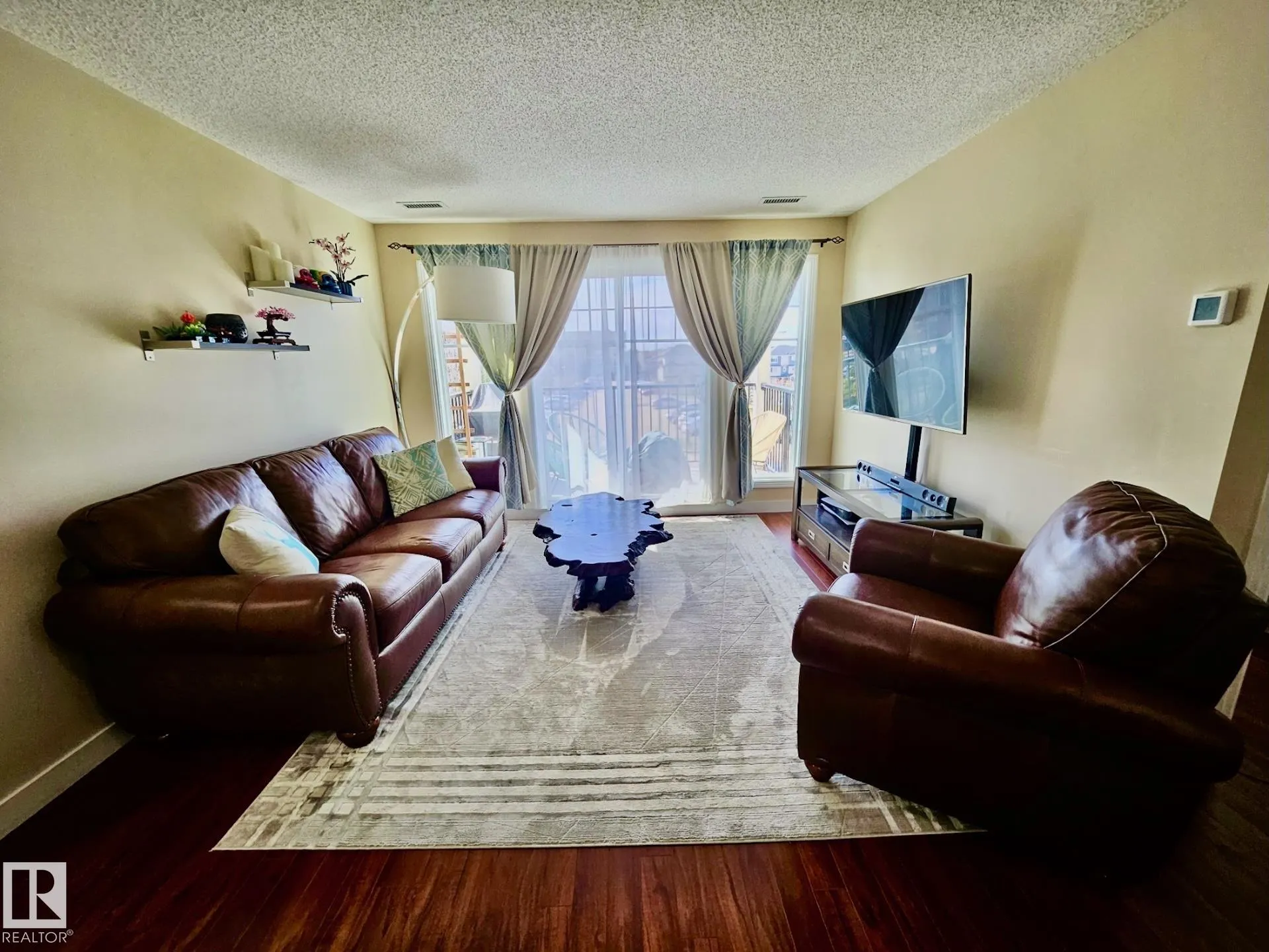 2 AUGUSTINE Crescent