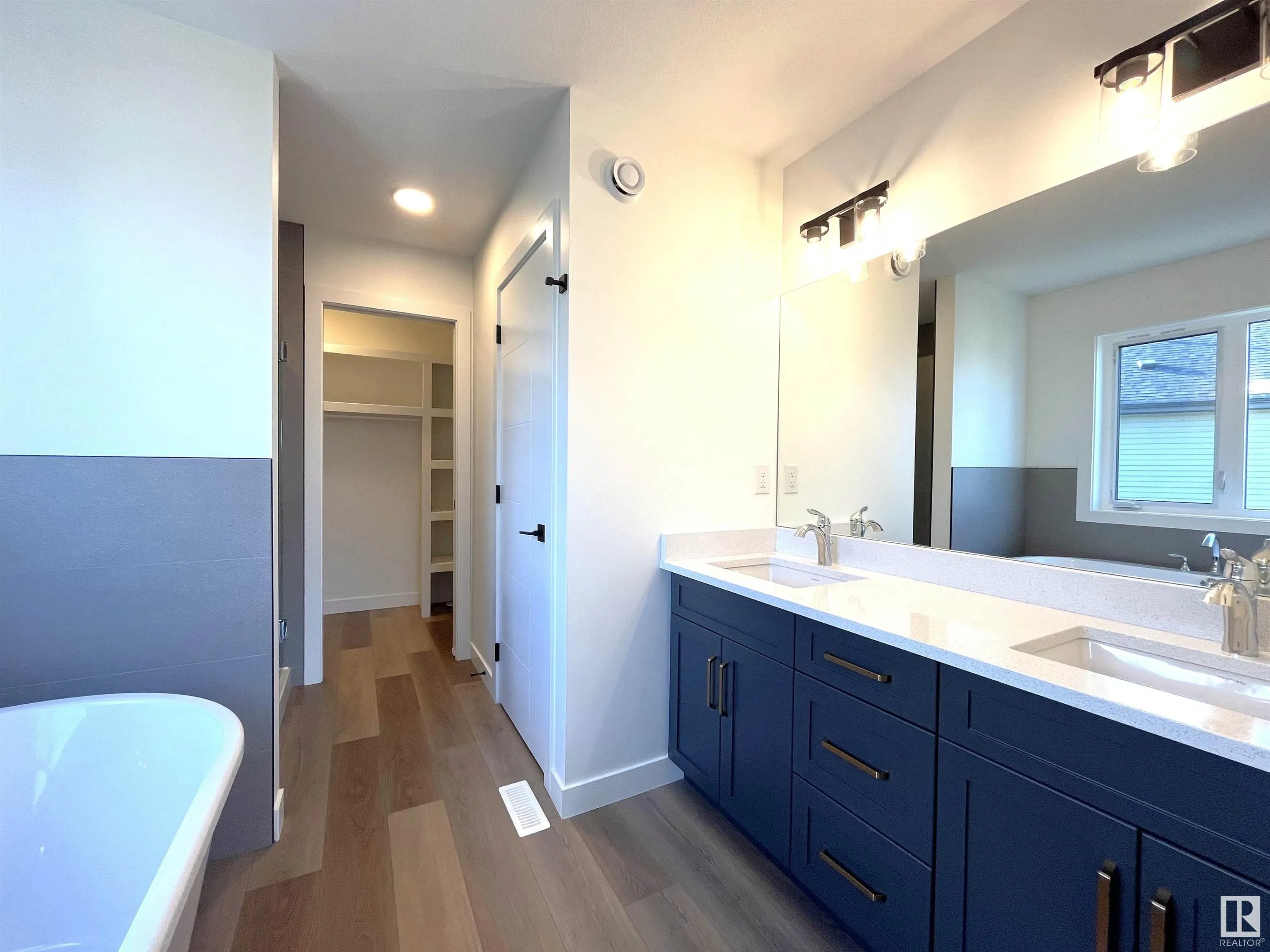 587 BOULDER Wynd