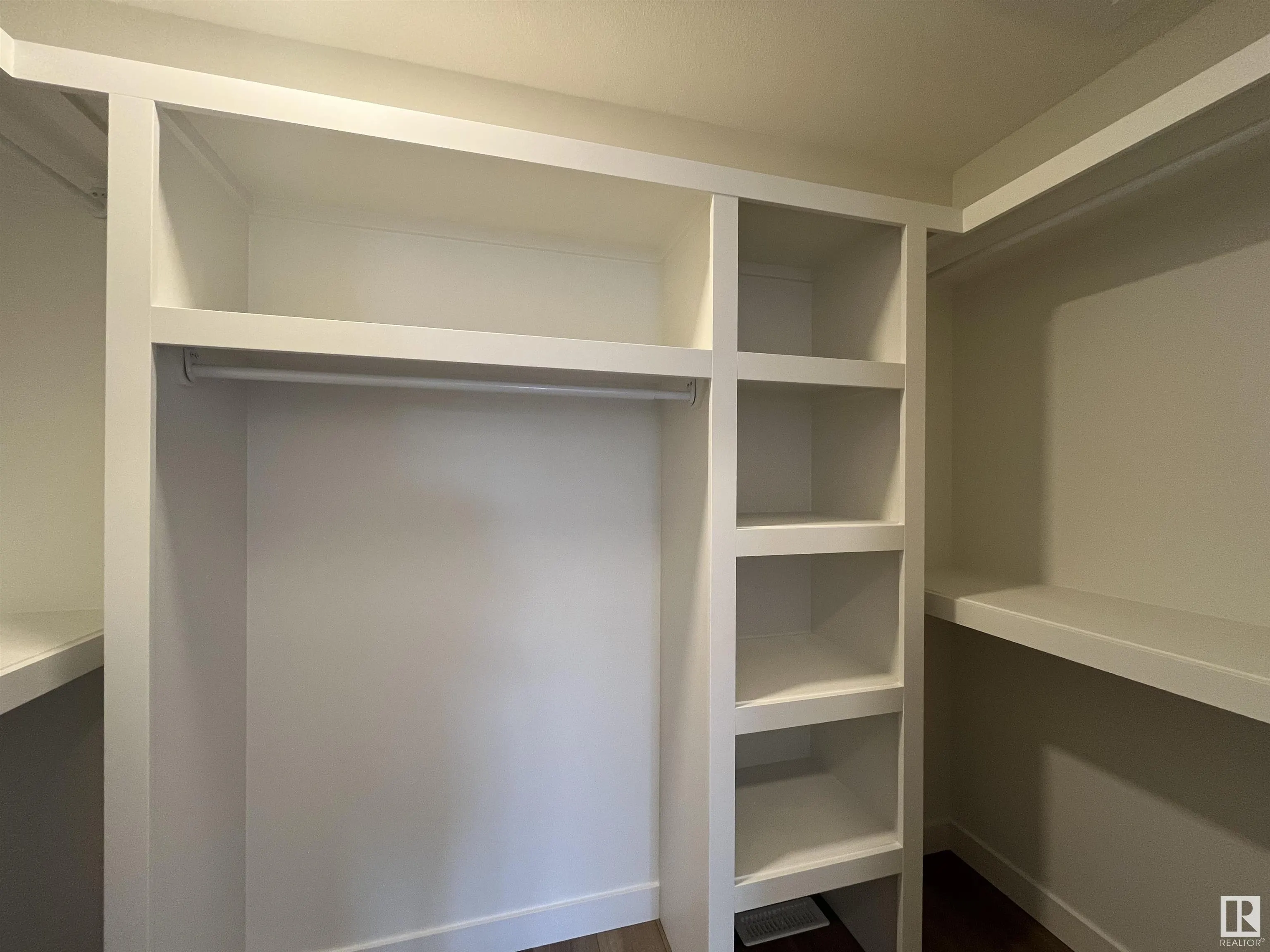 587 BOULDER Wynd