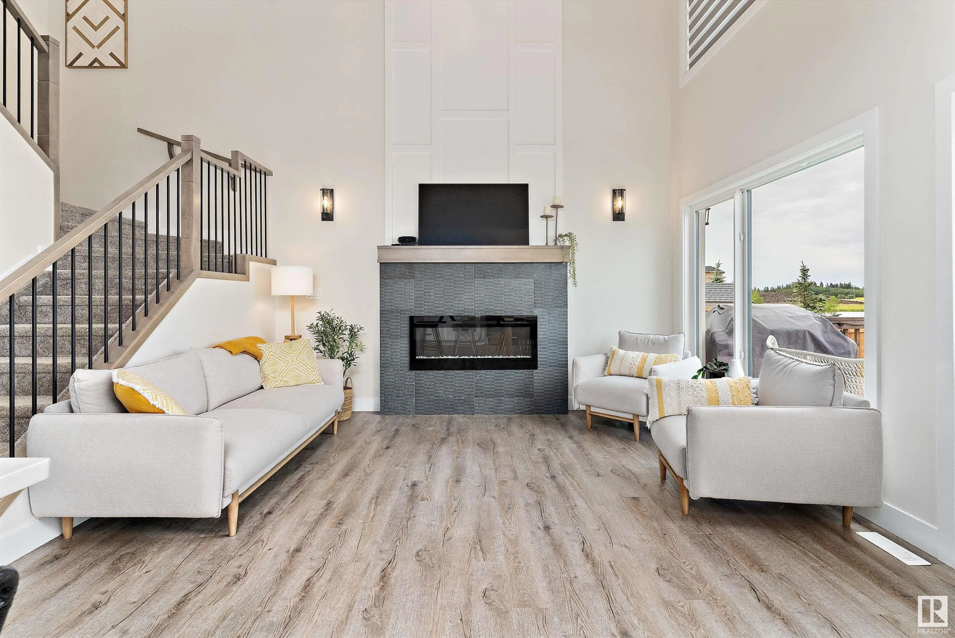 1028 BERG Place