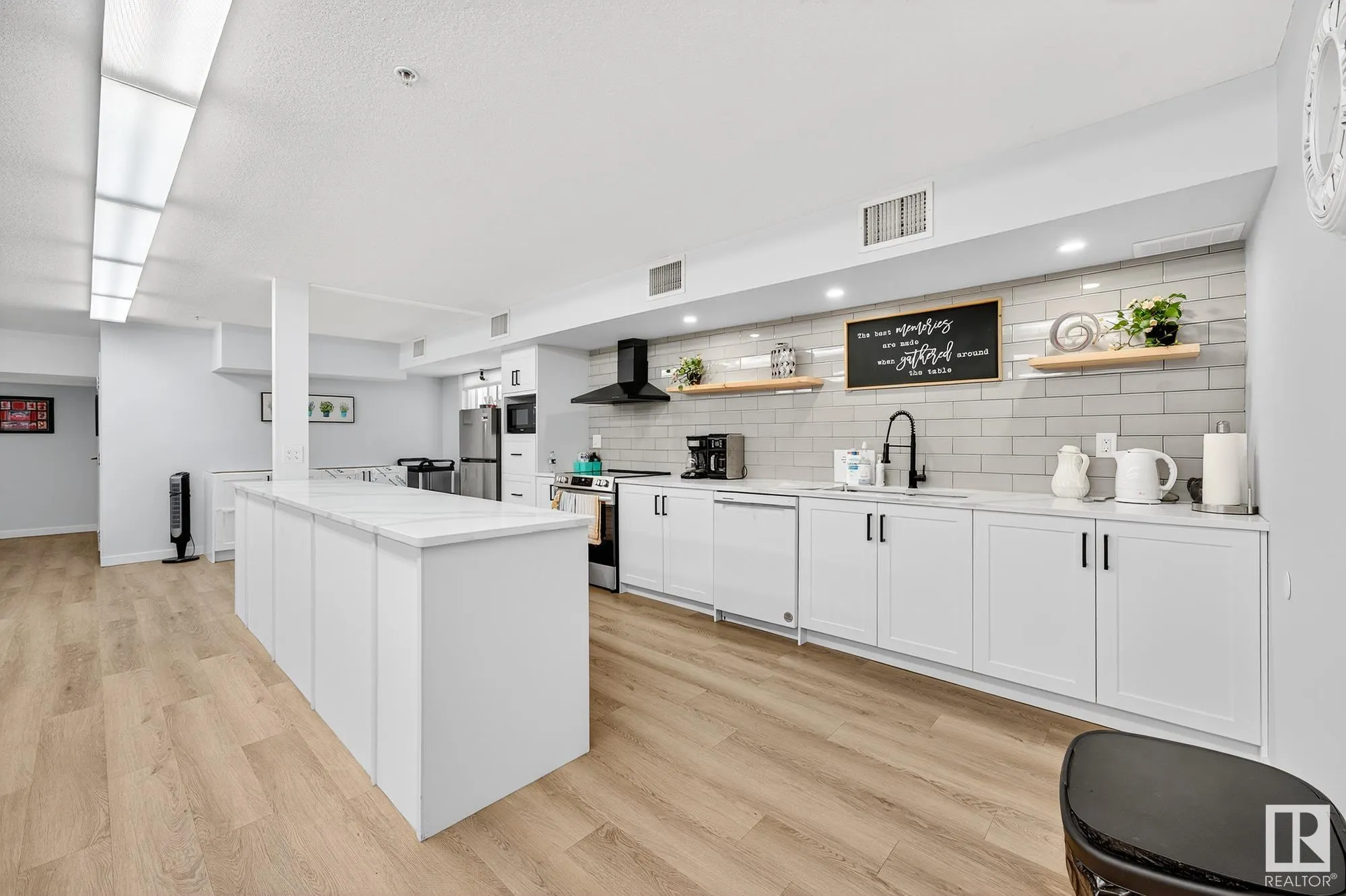9995 93 Avenue