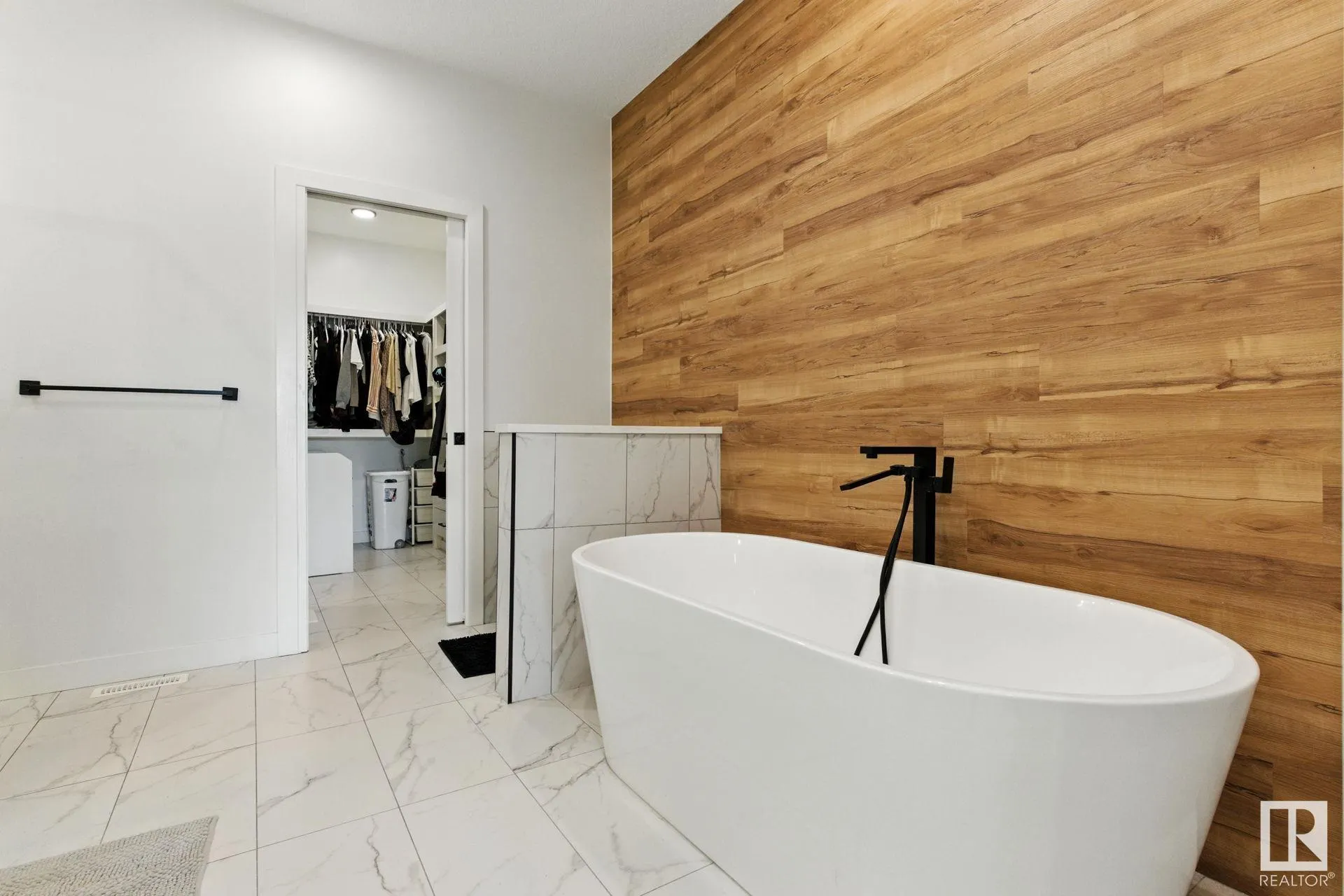1048 GOLDFINCH Way