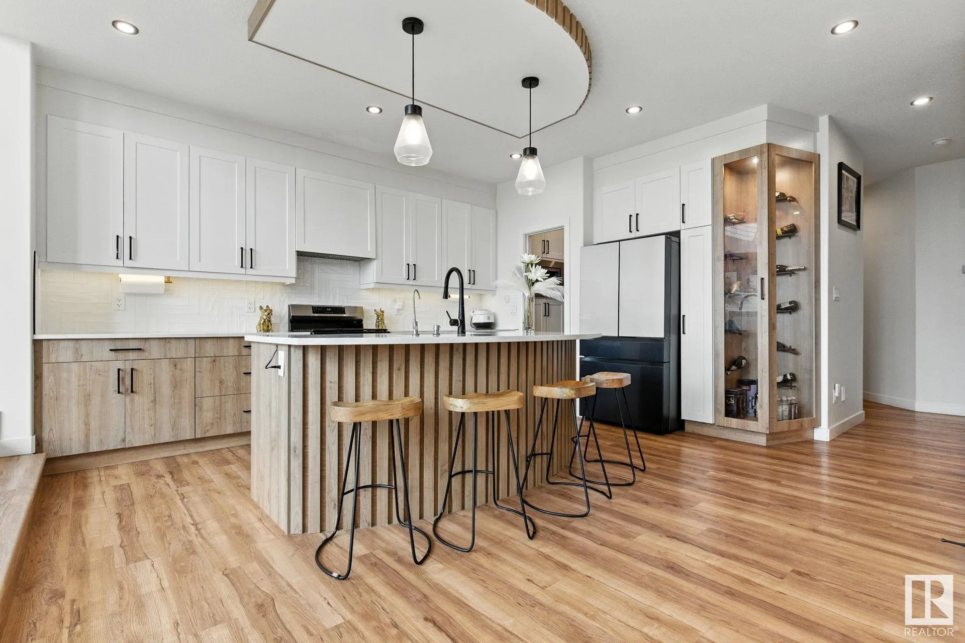 1048 GOLDFINCH Way