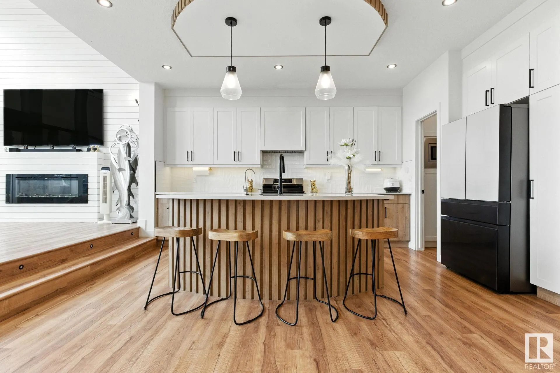 1048 GOLDFINCH Way