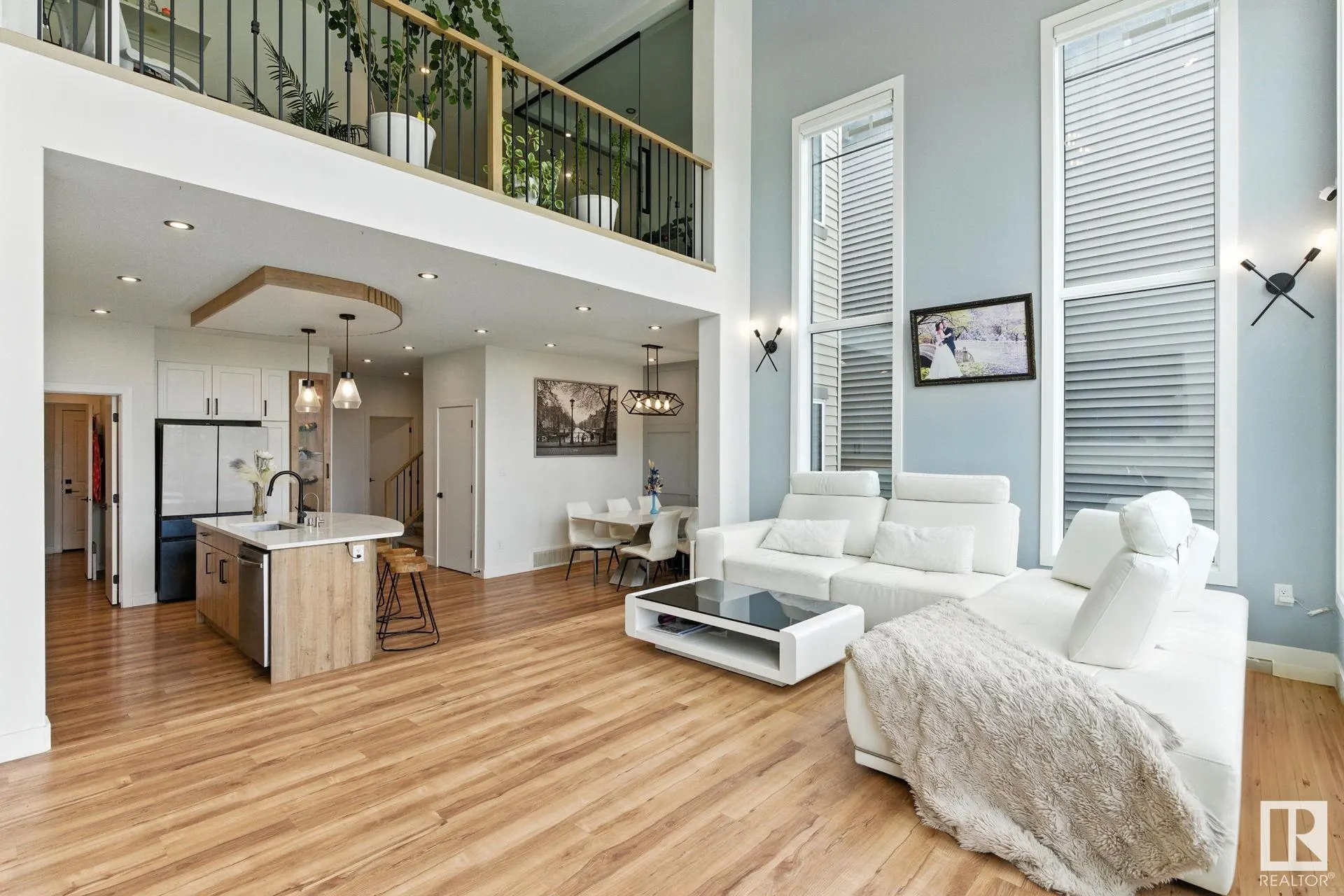 1048 GOLDFINCH Way