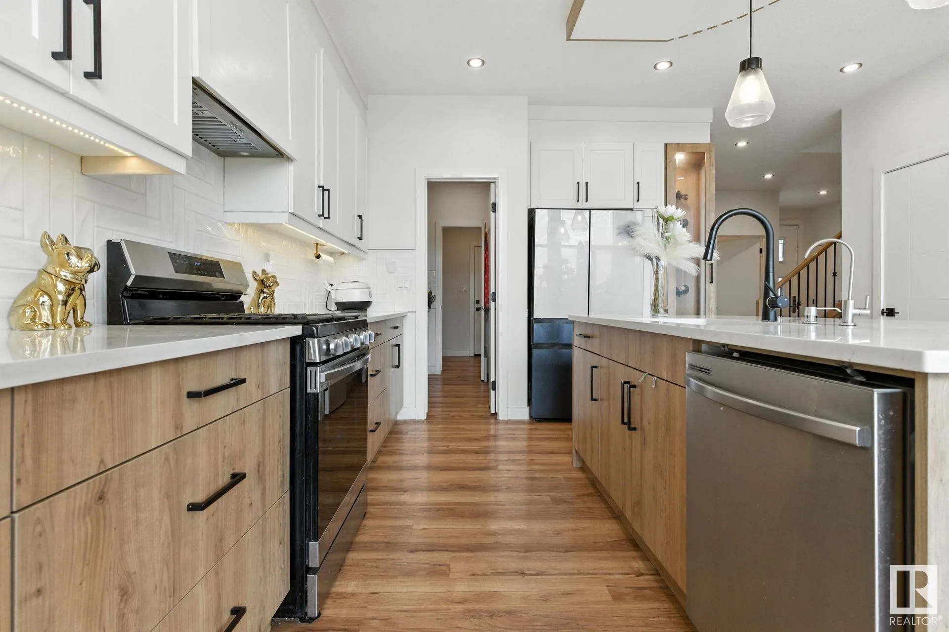1048 GOLDFINCH Way