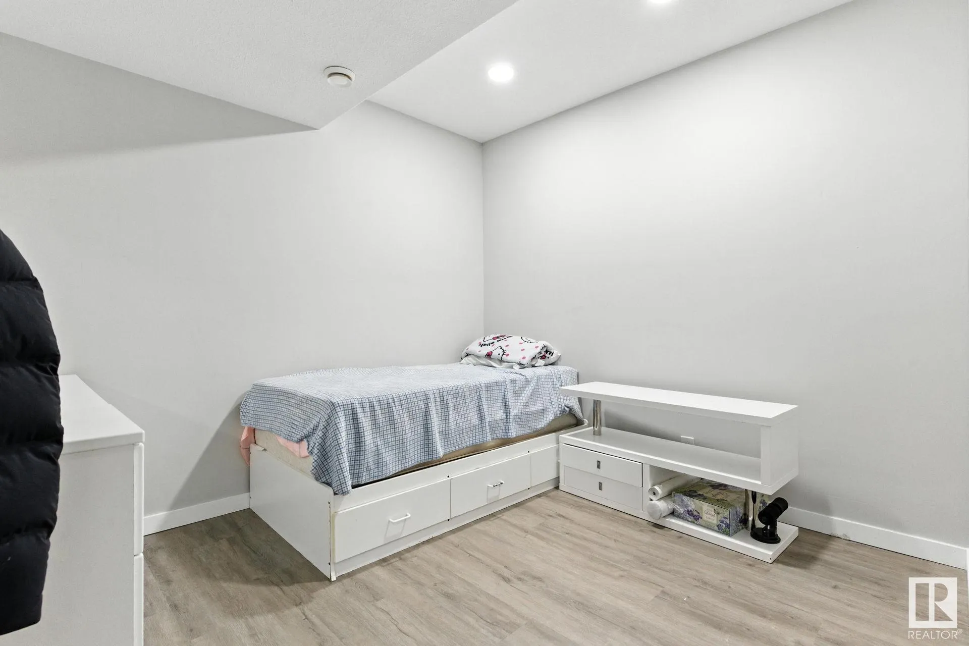 1048 GOLDFINCH Way