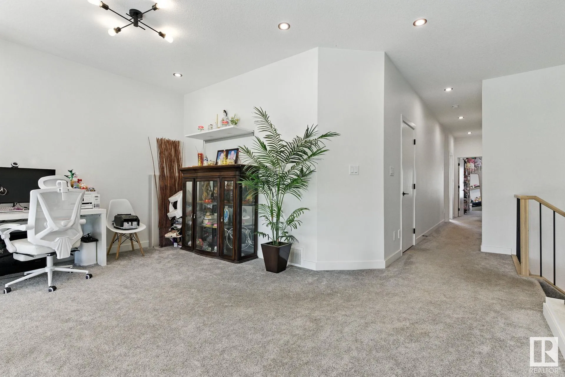 1048 GOLDFINCH Way