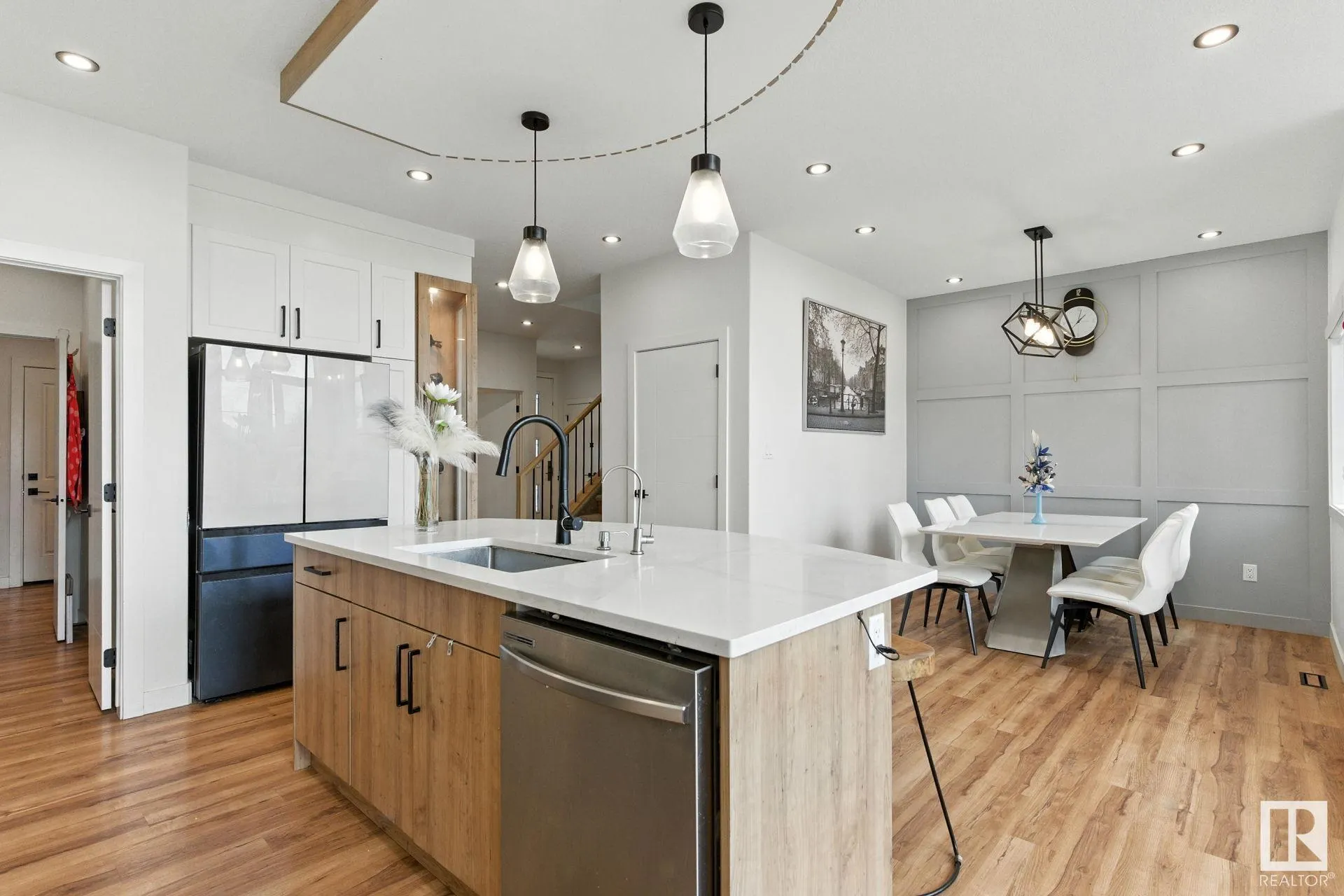 1048 GOLDFINCH Way