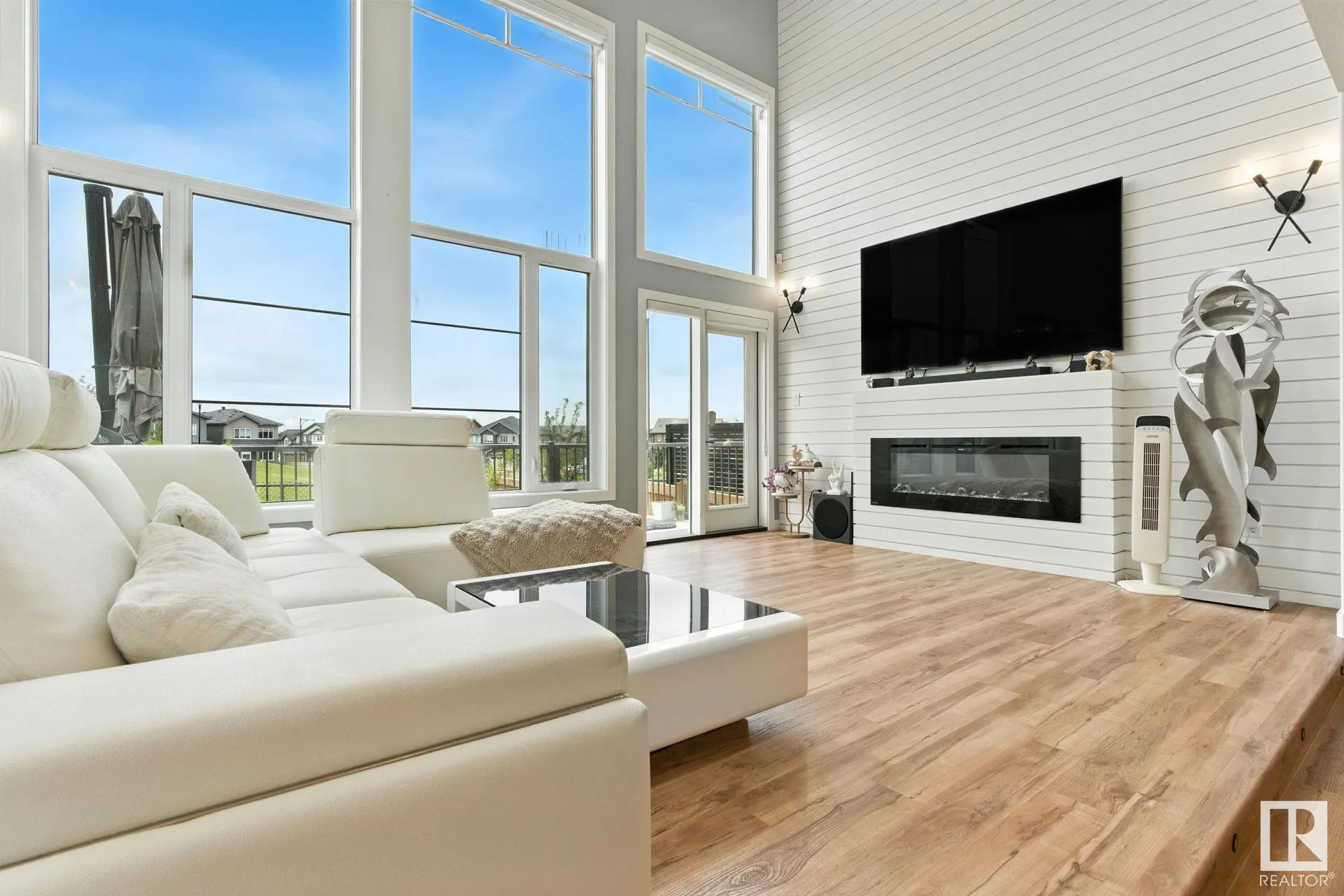 1048 GOLDFINCH Way