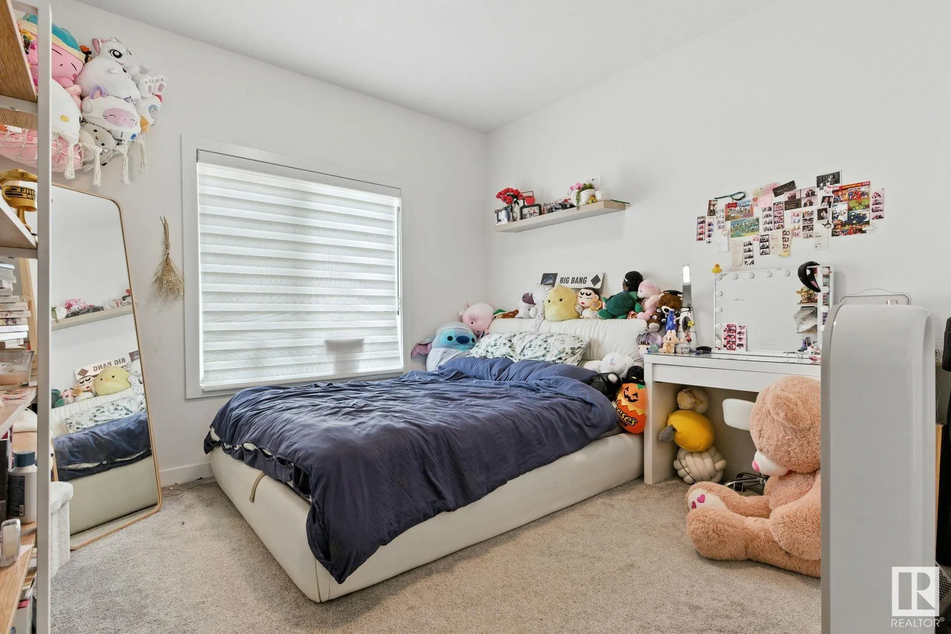 1048 GOLDFINCH Way