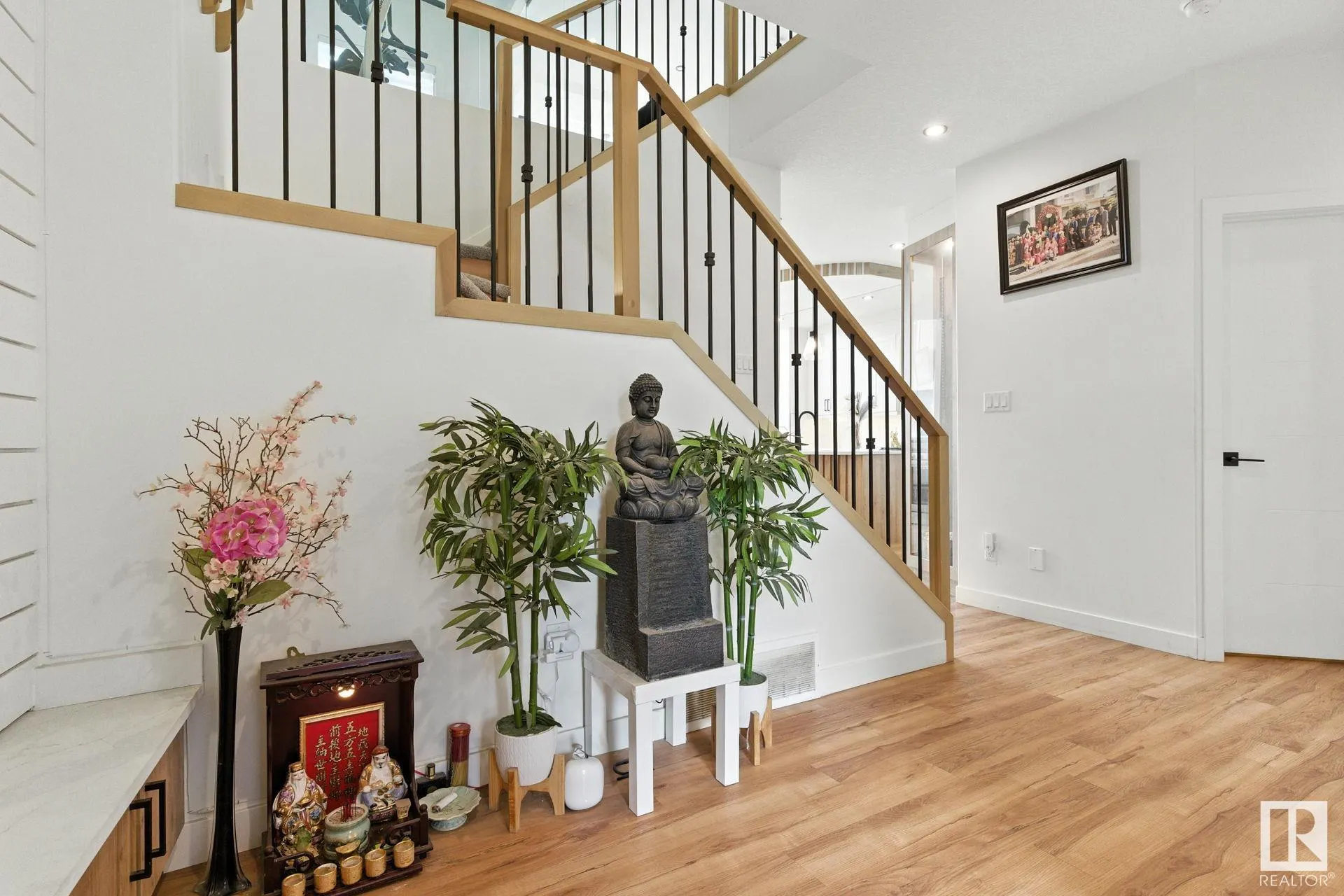 1048 GOLDFINCH Way