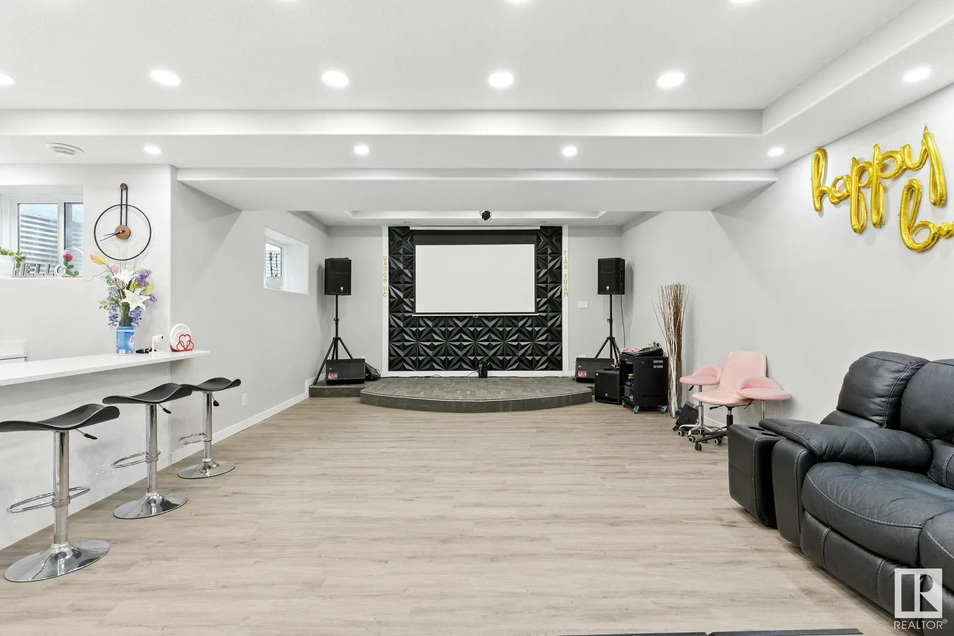 1048 GOLDFINCH Way