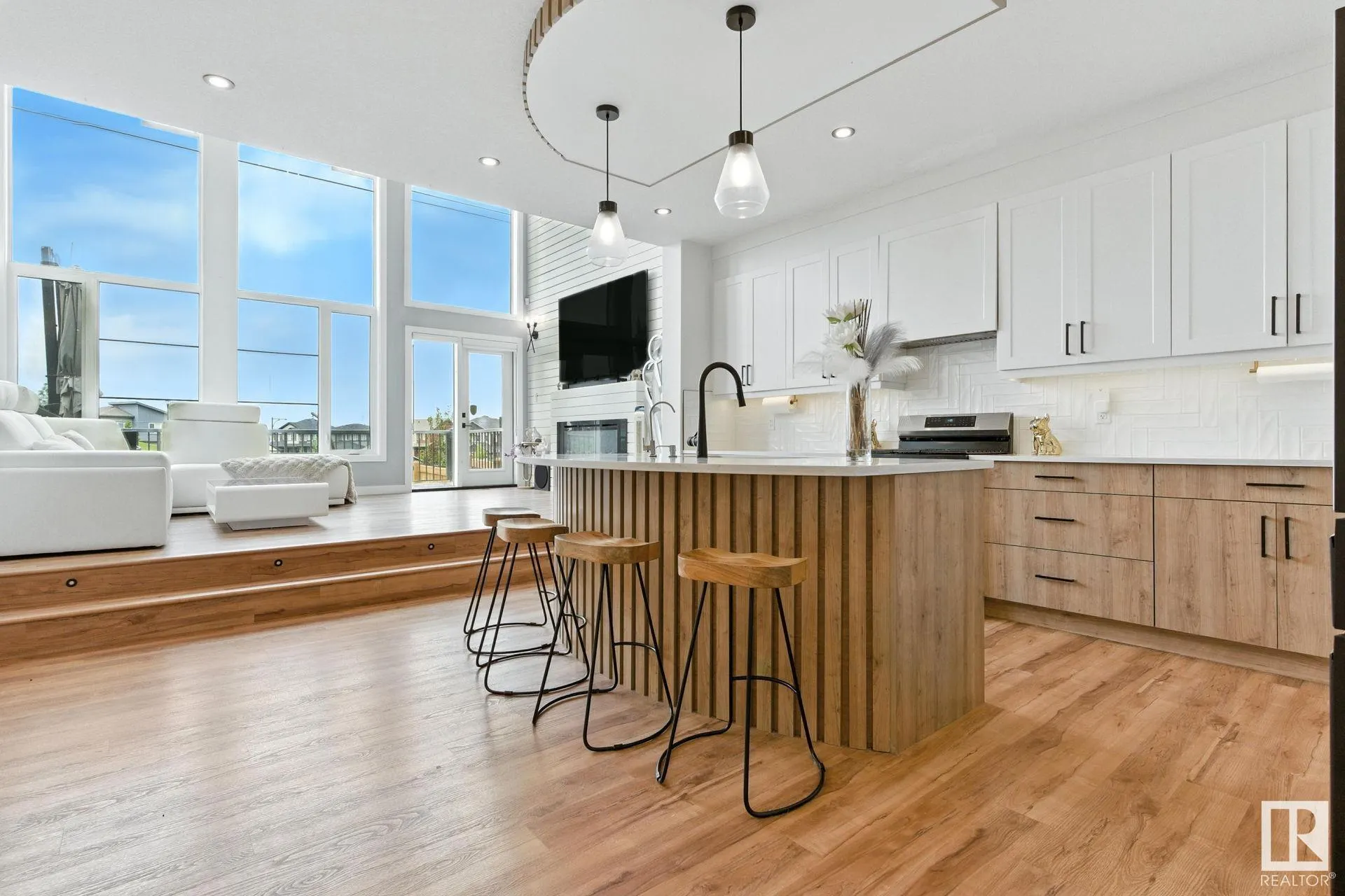 1048 GOLDFINCH Way