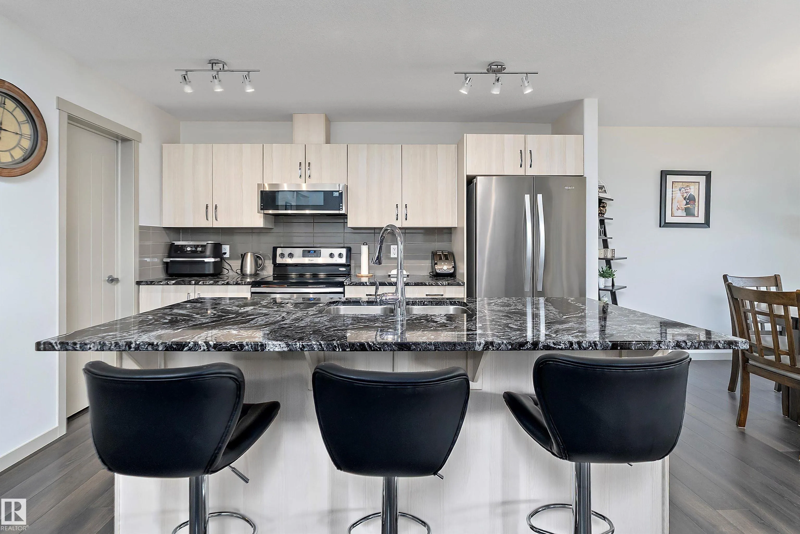 1817 WESTERRA Loop