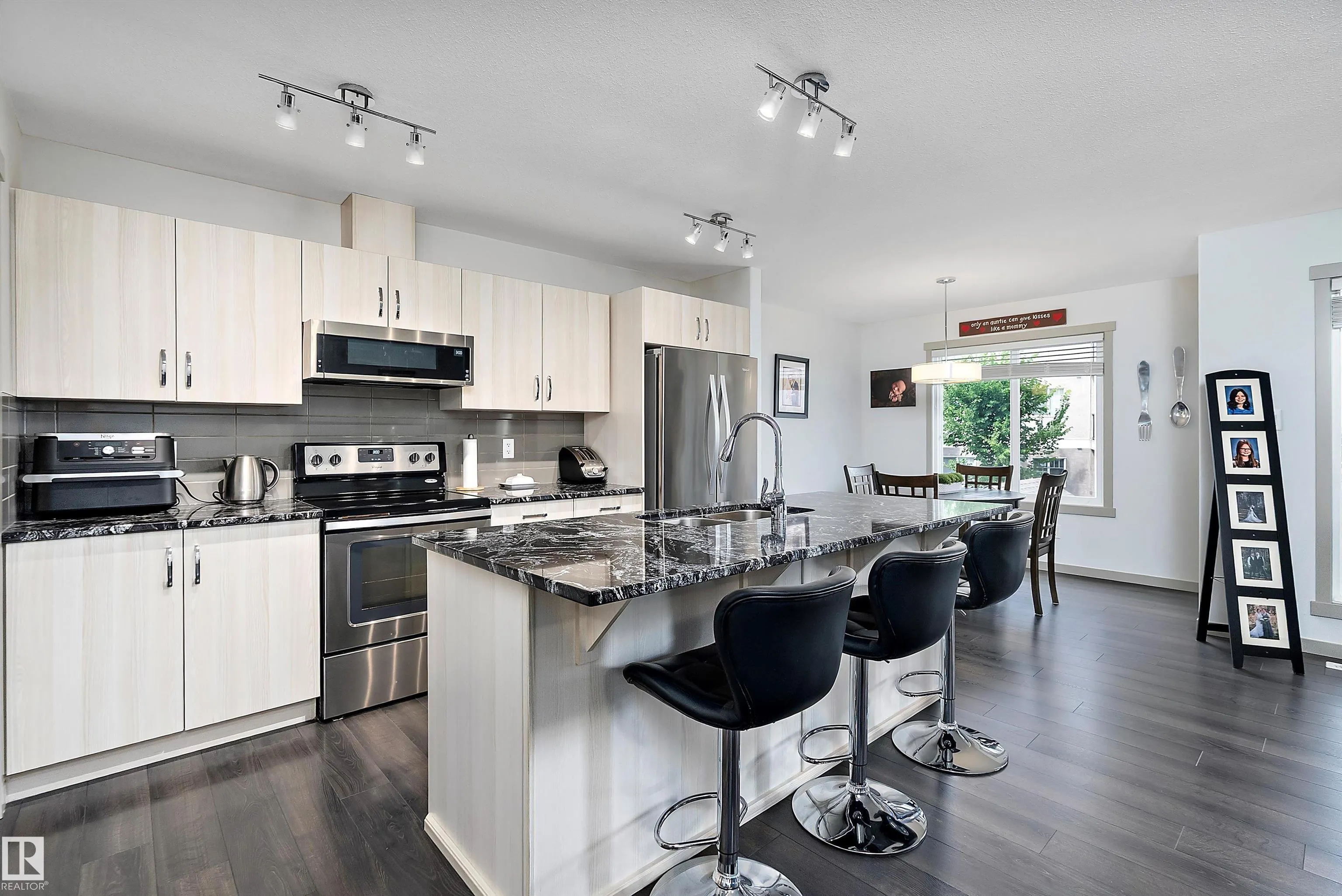 1817 WESTERRA Loop