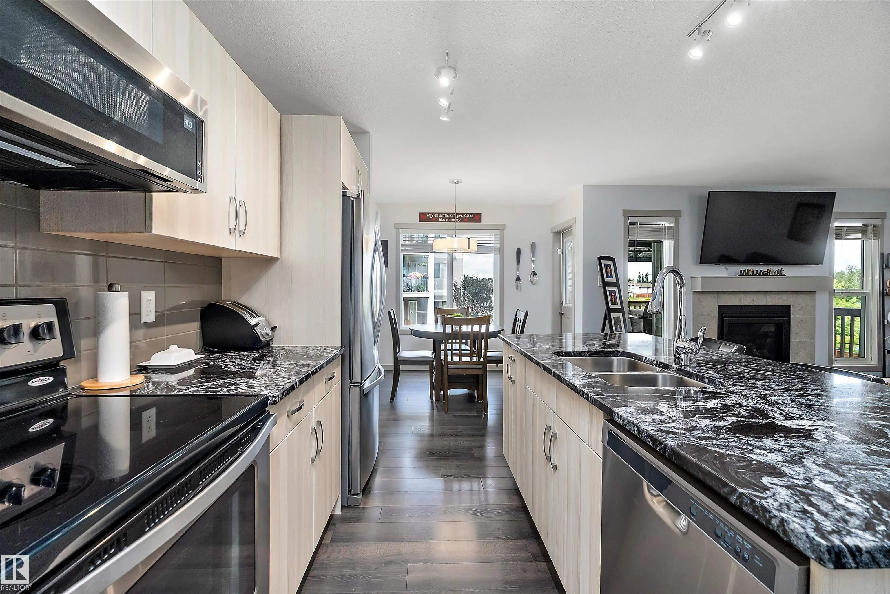 1817 WESTERRA Loop