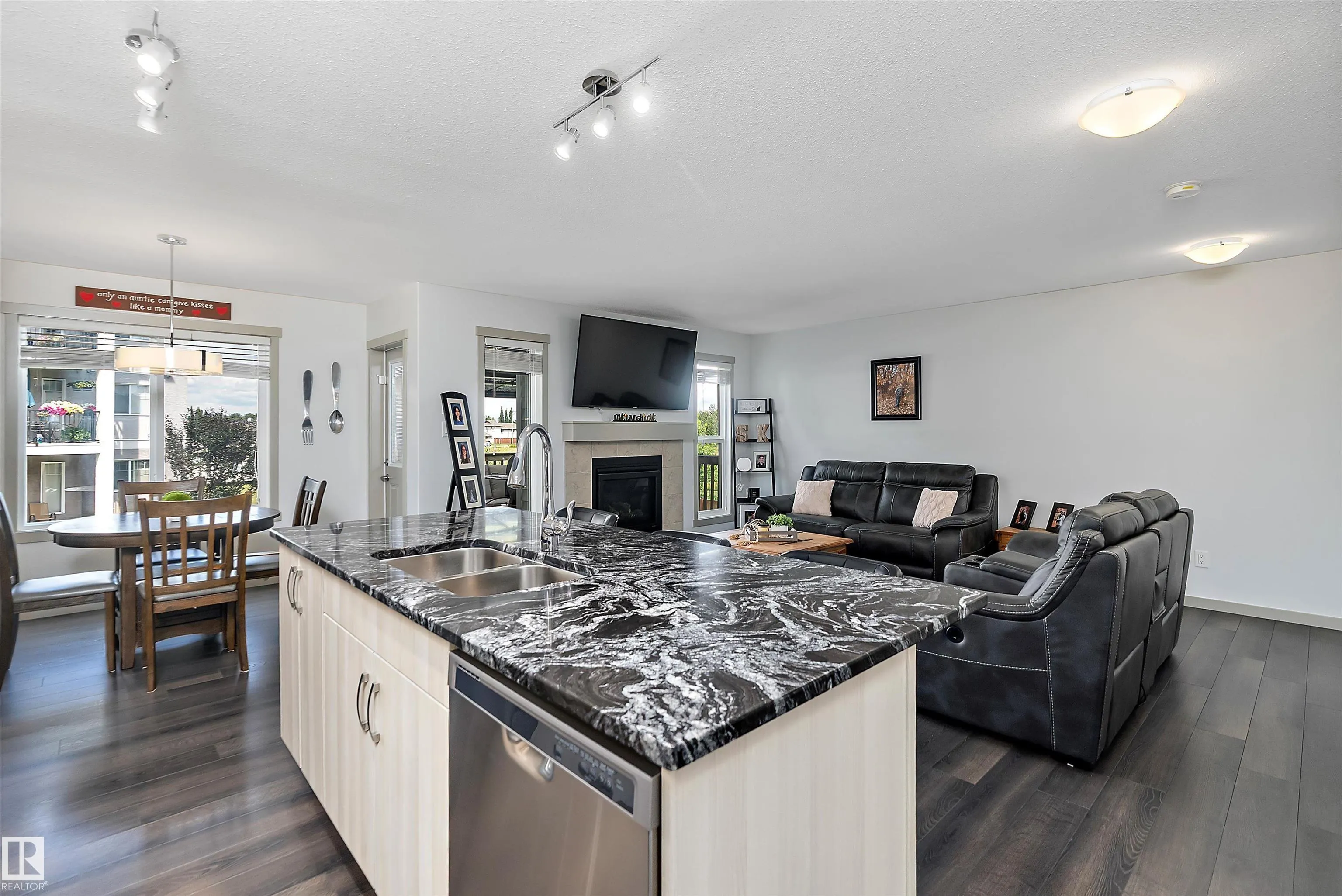 1817 WESTERRA Loop
